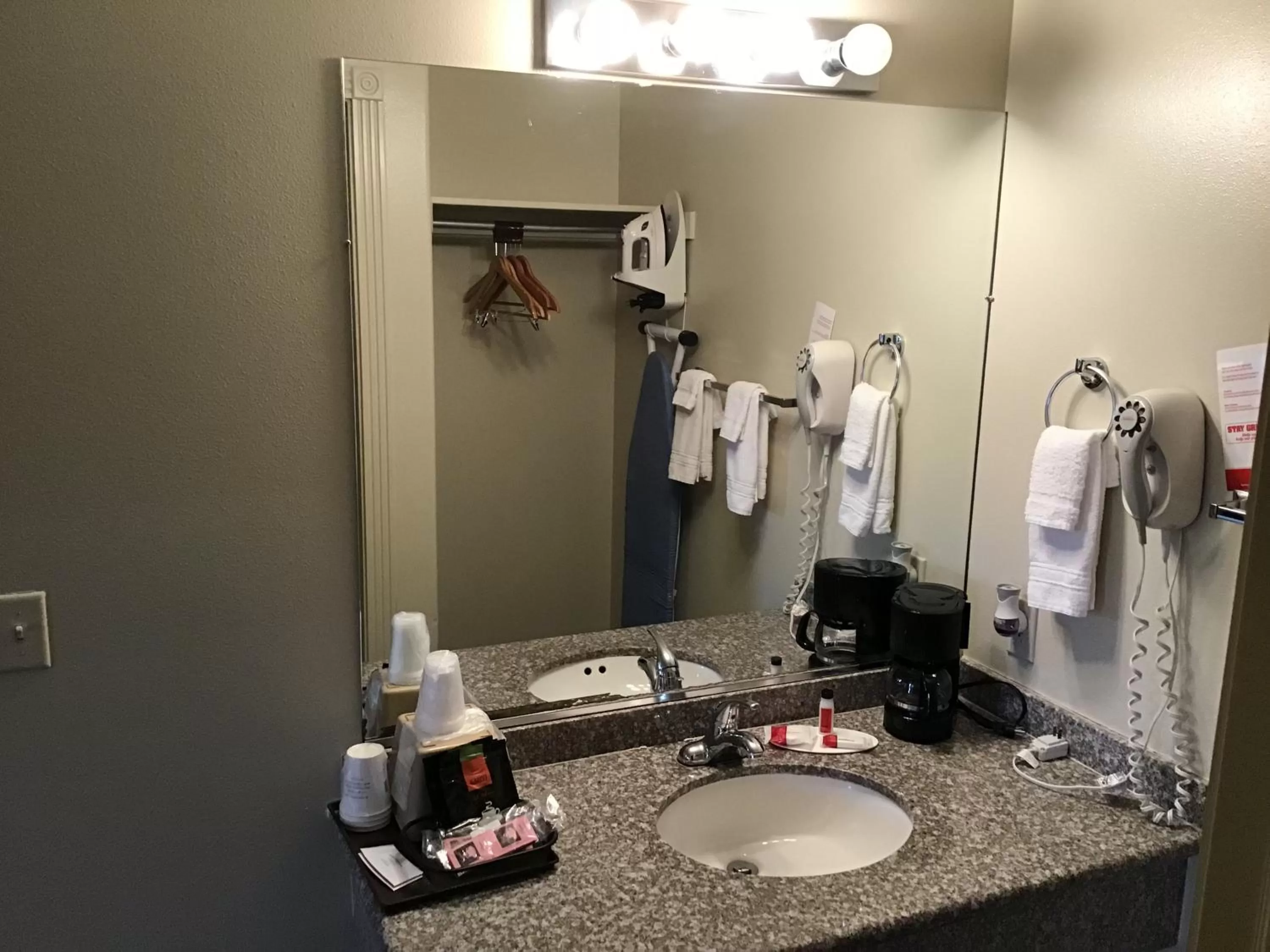 Bathroom in Hotel Zion Inn, Zion National Park Area