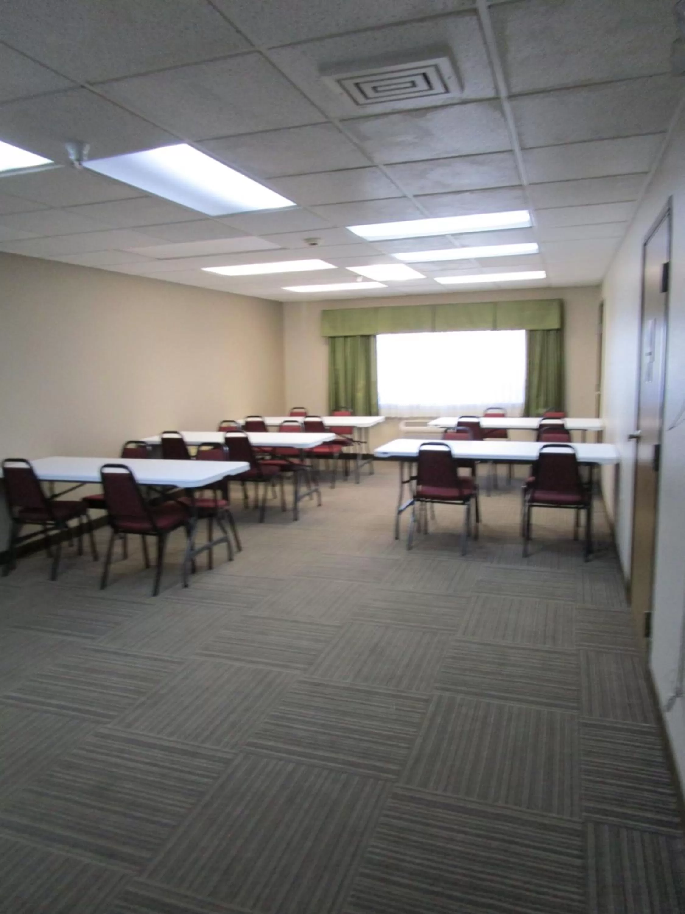 Meeting/conference room in Ramada by Wyndham Platte City KCI Airport