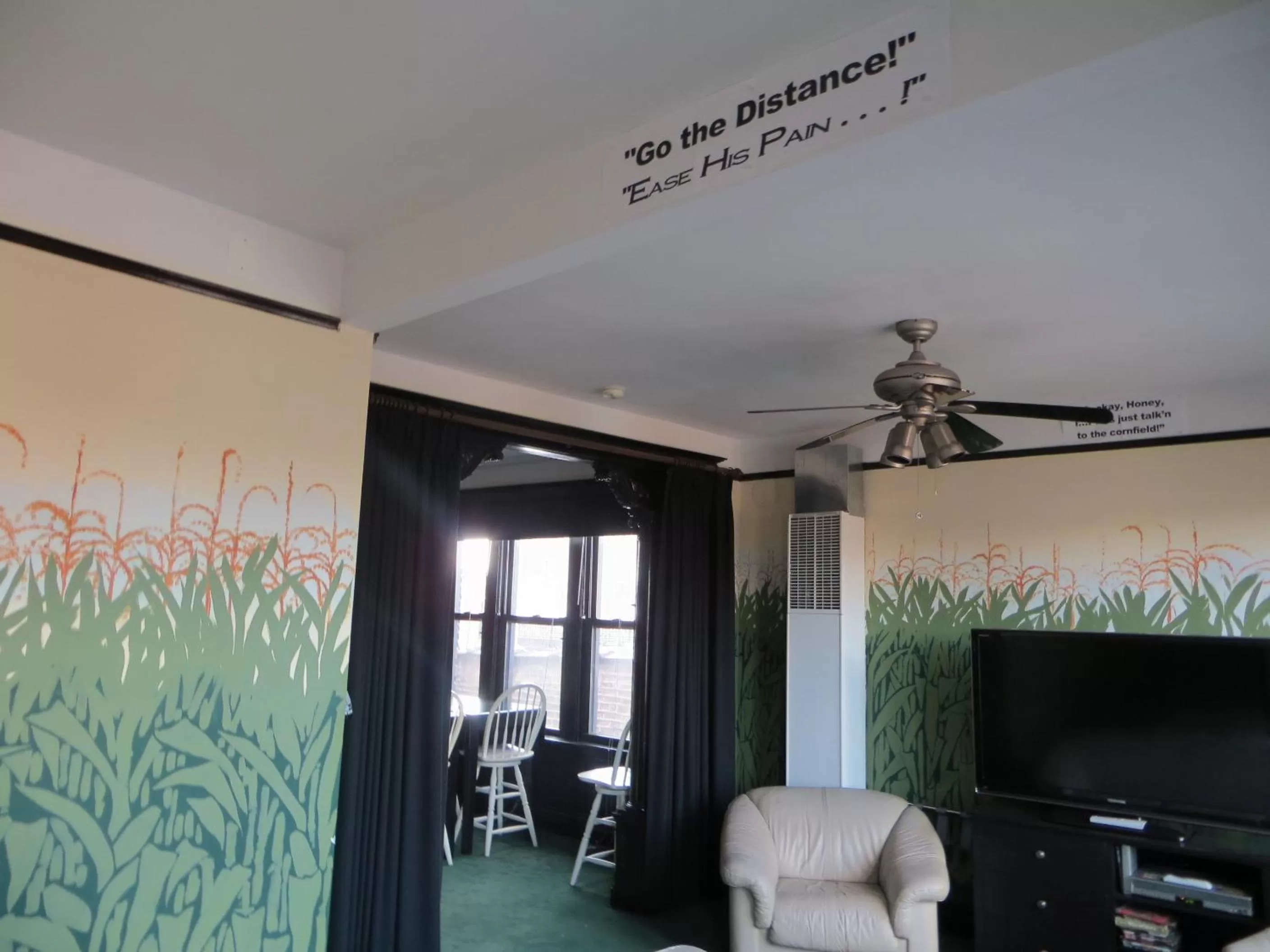 Living room in The Polo Inn Bridgeport U.S.A.