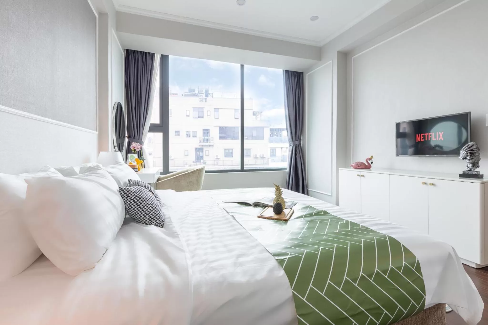 Bed in Ivy Hotel & Apartment