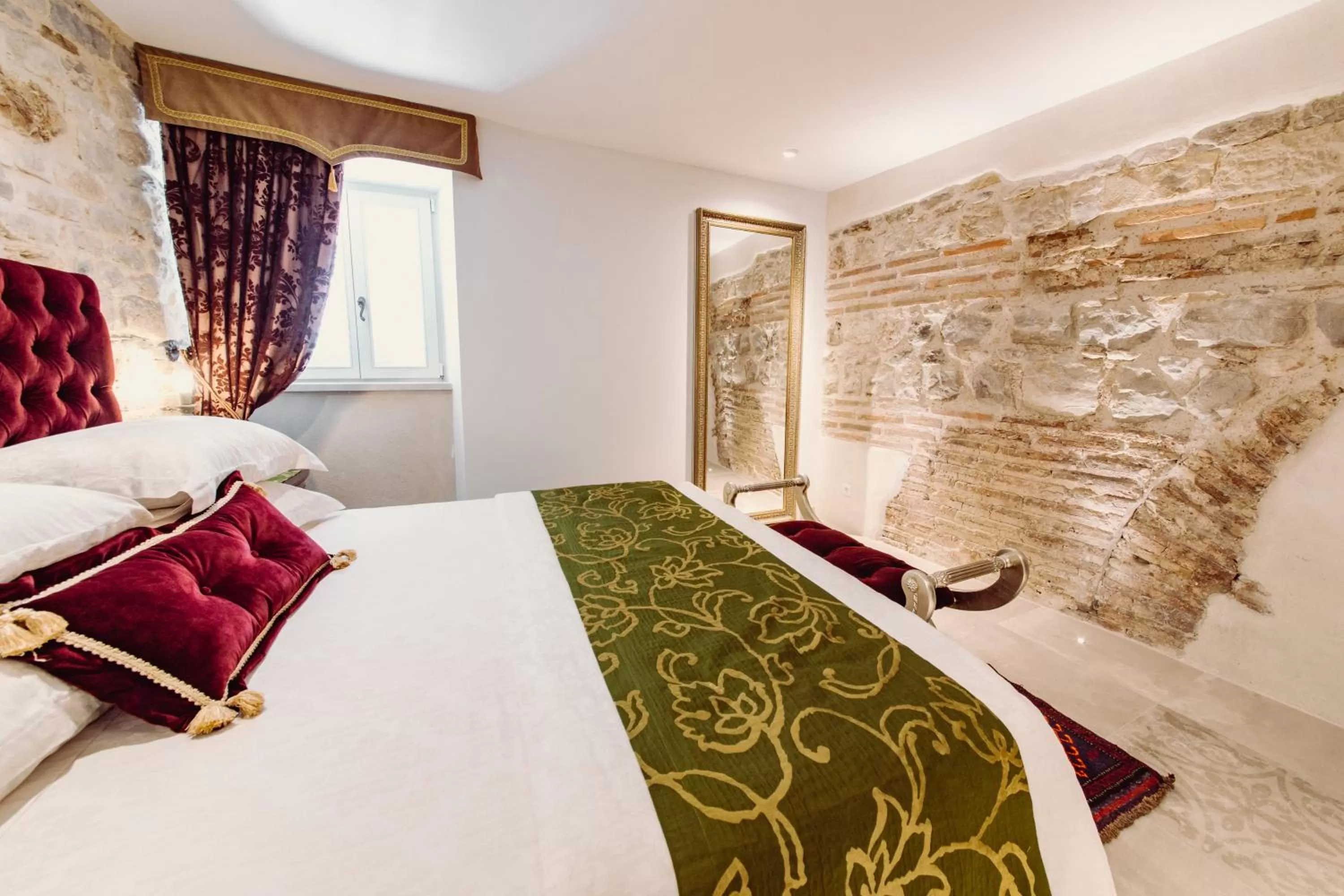 Photo of the whole room, Bed in Villa Nepos Hotel