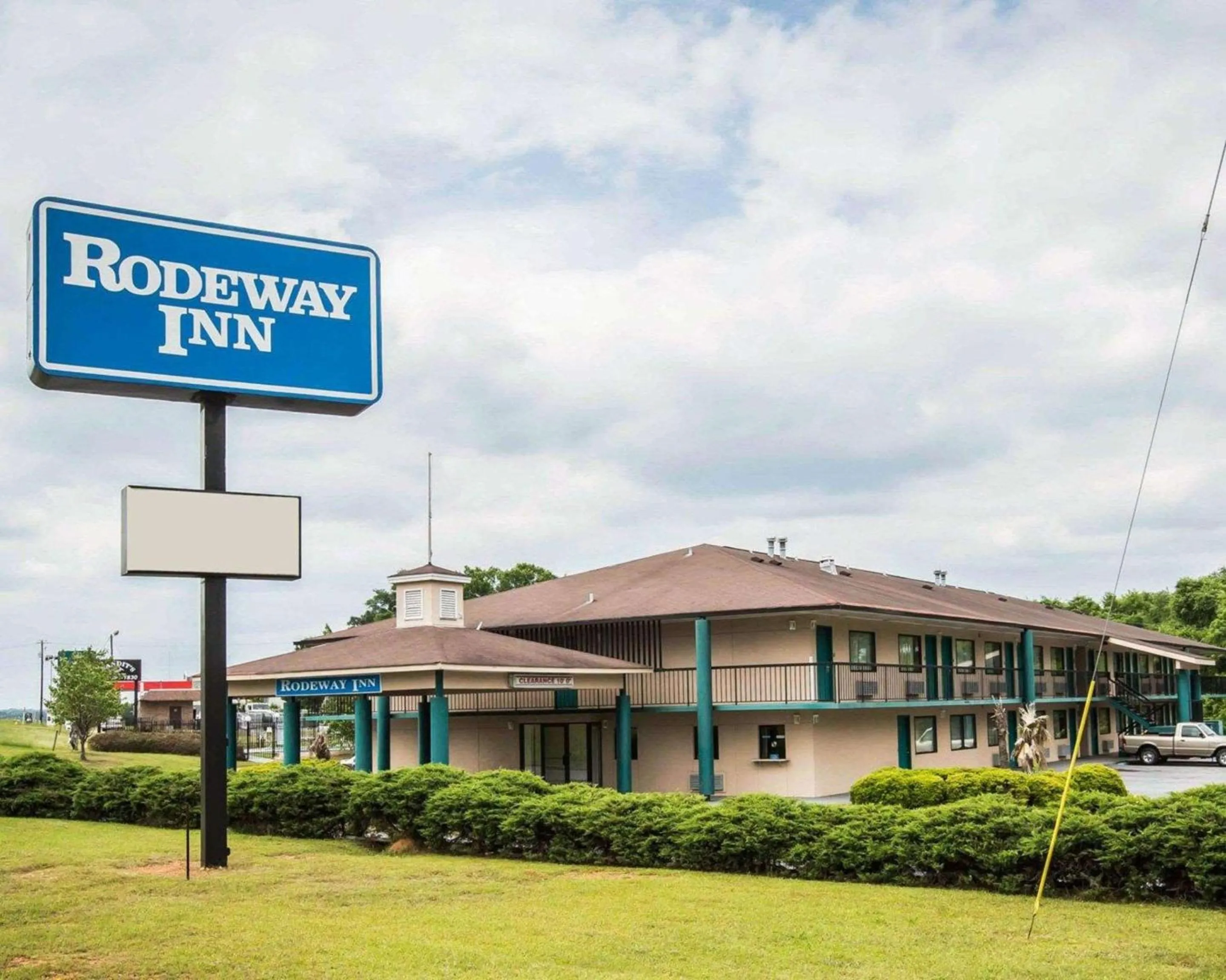 Property building in Rodeway Inn Phenix City - Columbus