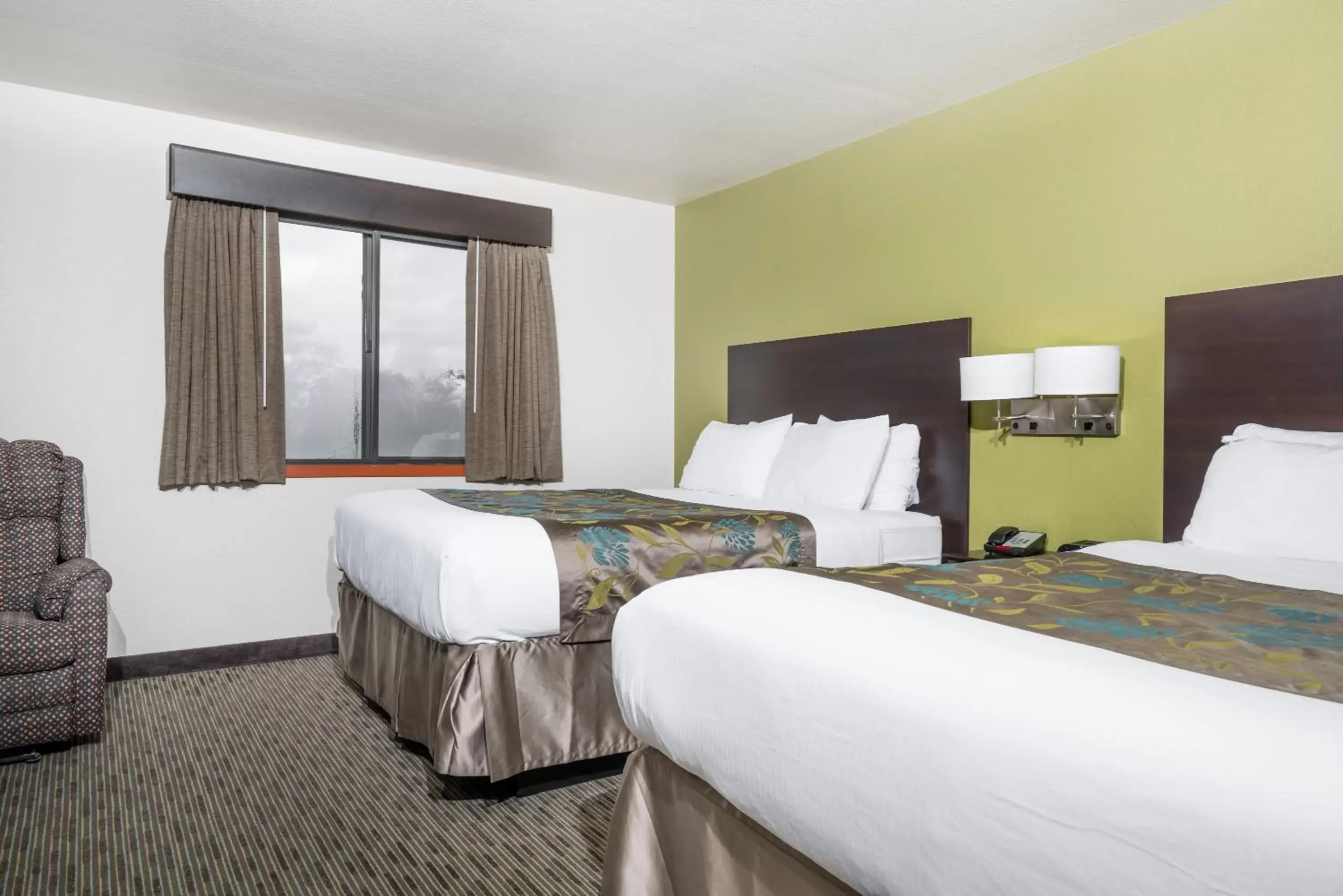 Superior Queen Suite with Two Queen Beds - Non-Smoking in Baymont by Wyndham Eau Claire WI Superior Queen Suite with Two Queen Beds - Non-Smoking in Baymont by Wyndham Eau Claire WI