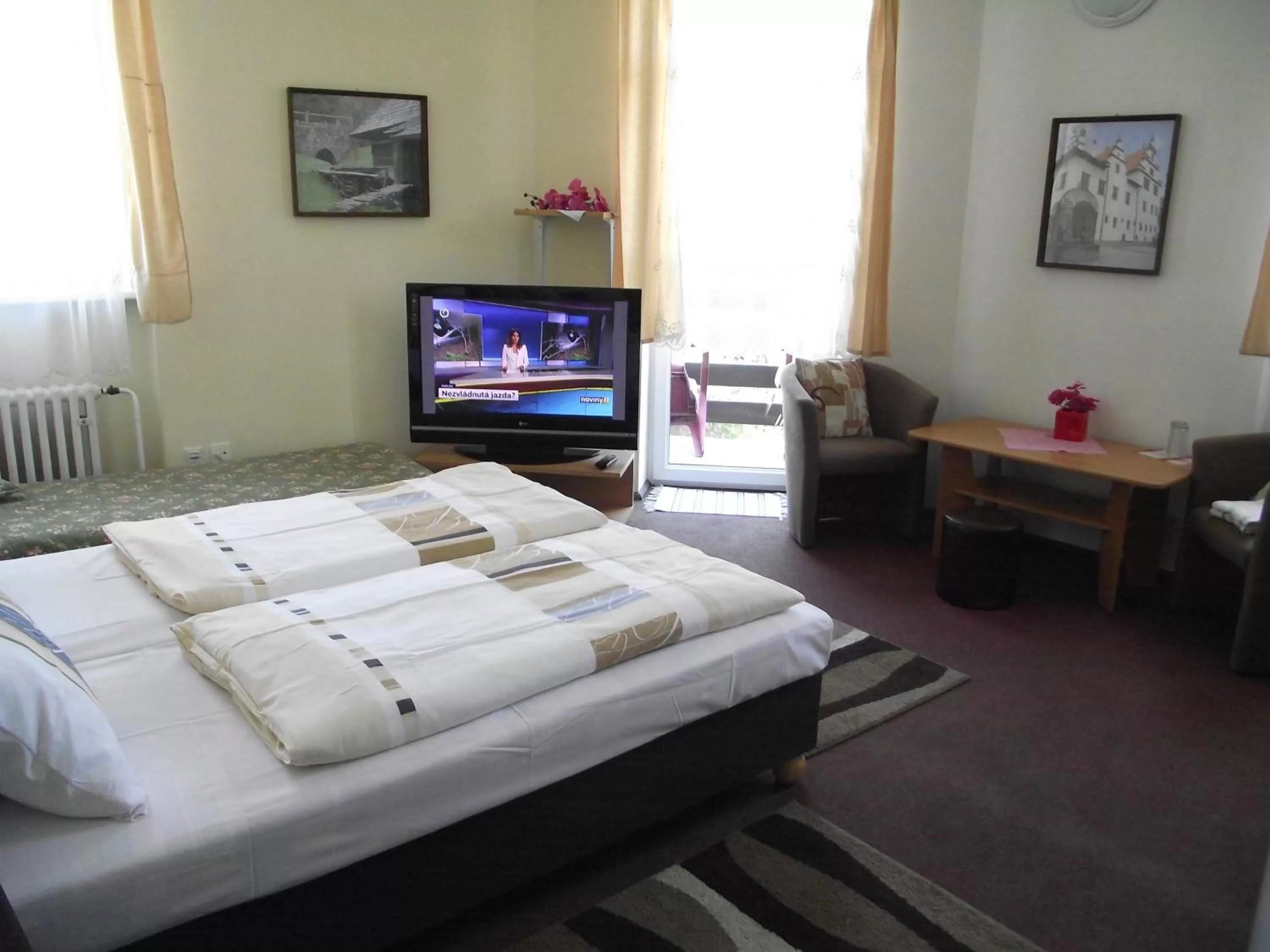 Day, TV/Entertainment Center in Penzión Slávia