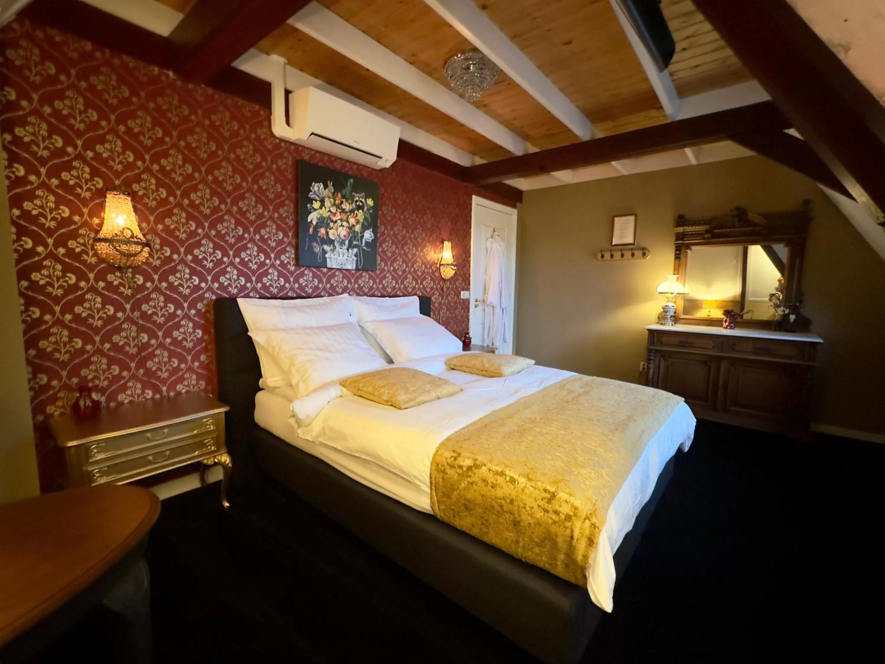 Bed in Villa Steenwyck Giethoorn