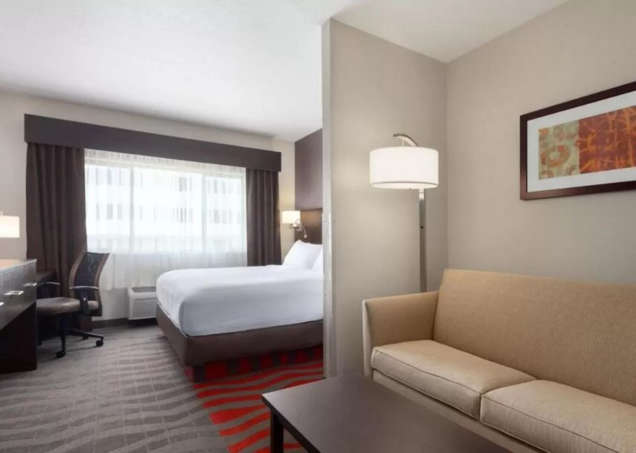 Photo of the whole room, Bed in Comfort Suites