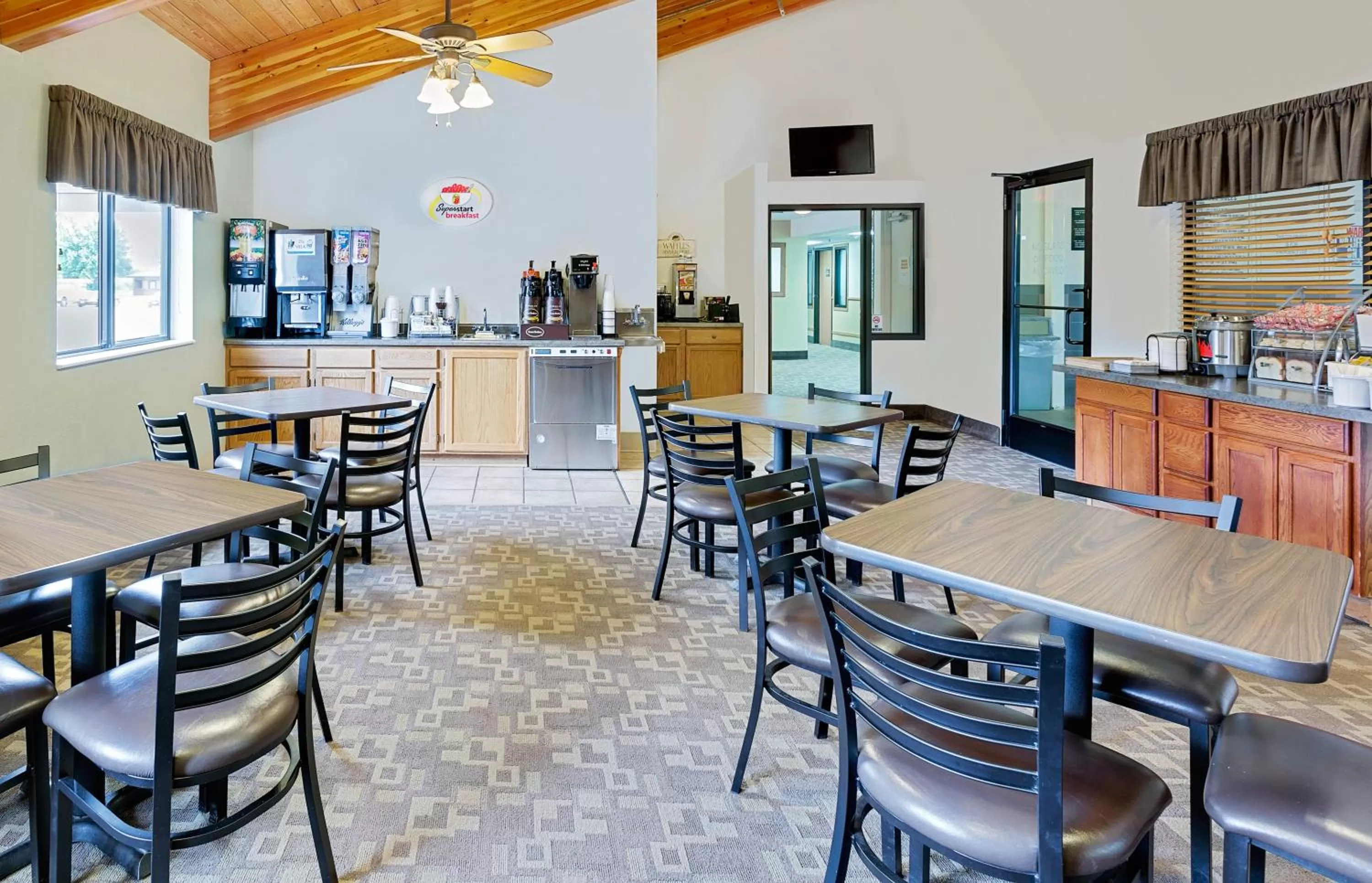 Food and drinks in Super 8 by Wyndham St. James