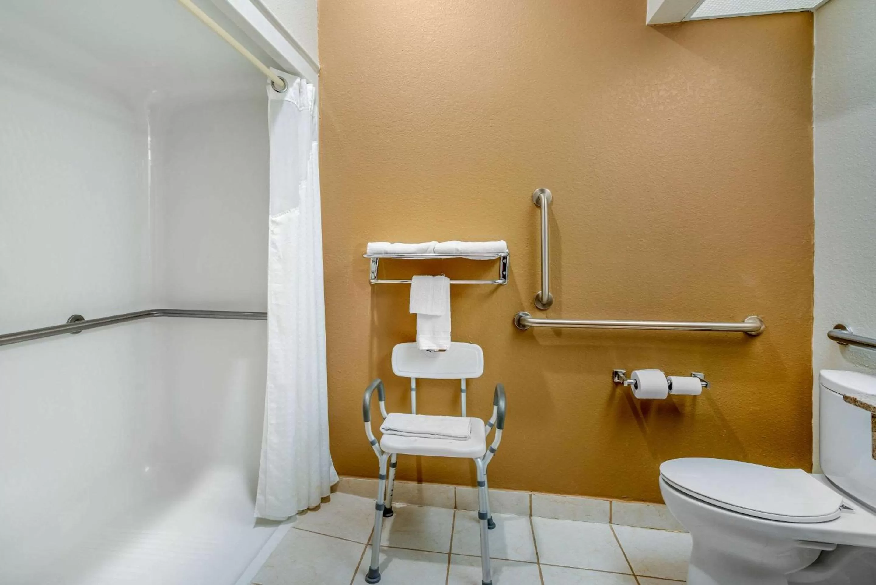 Bathroom in Quality Inn & Suites - Jefferson City