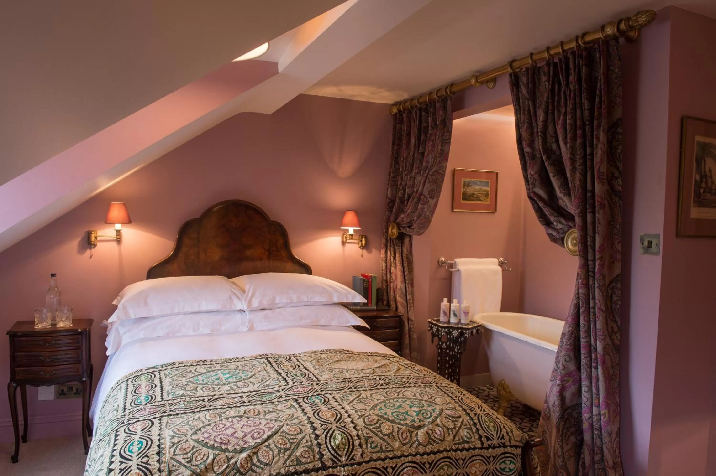 Photo of the whole room, Bed in The Portobello Hotel