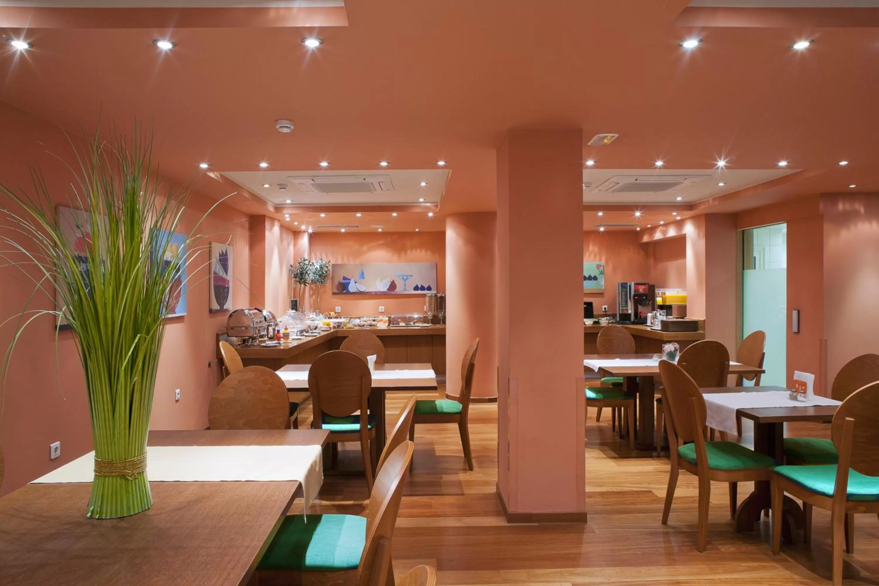 Restaurant/places to eat in Athens Center Square Hotel