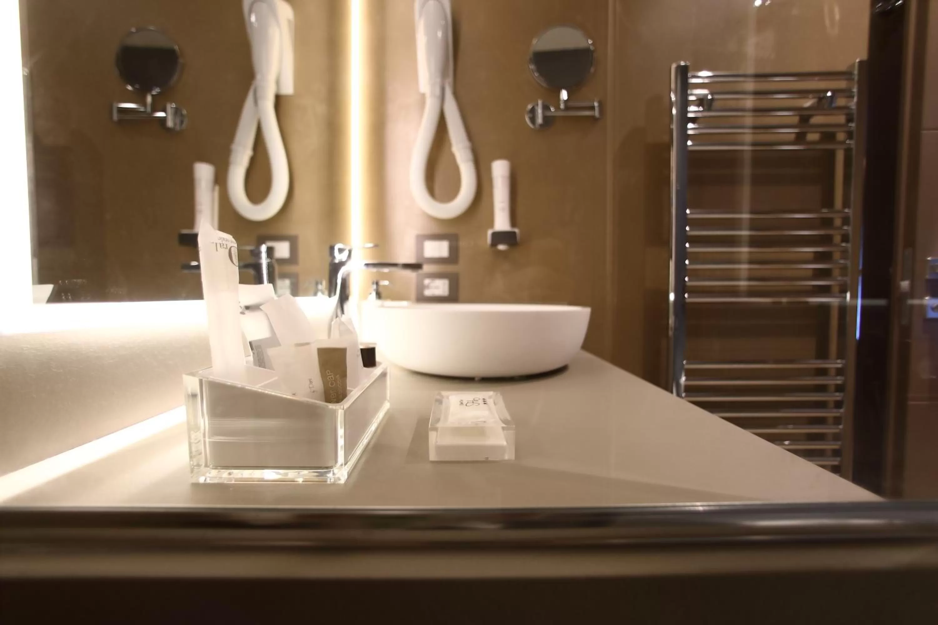 Bathroom in Hotel Bell'arrivo by Dori