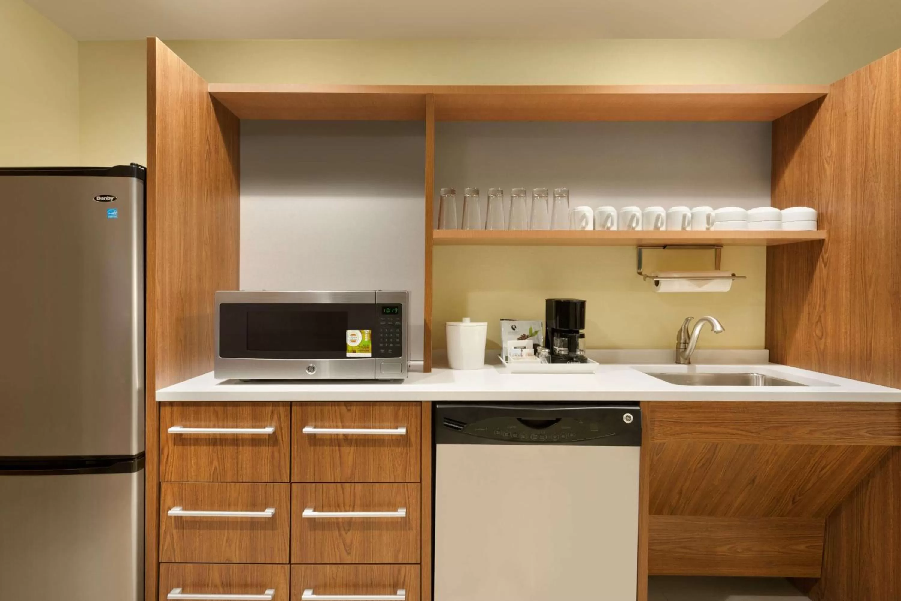 Kitchen or kitchenette in Home2 Suites By Hilton Middleburg Heights Cleveland