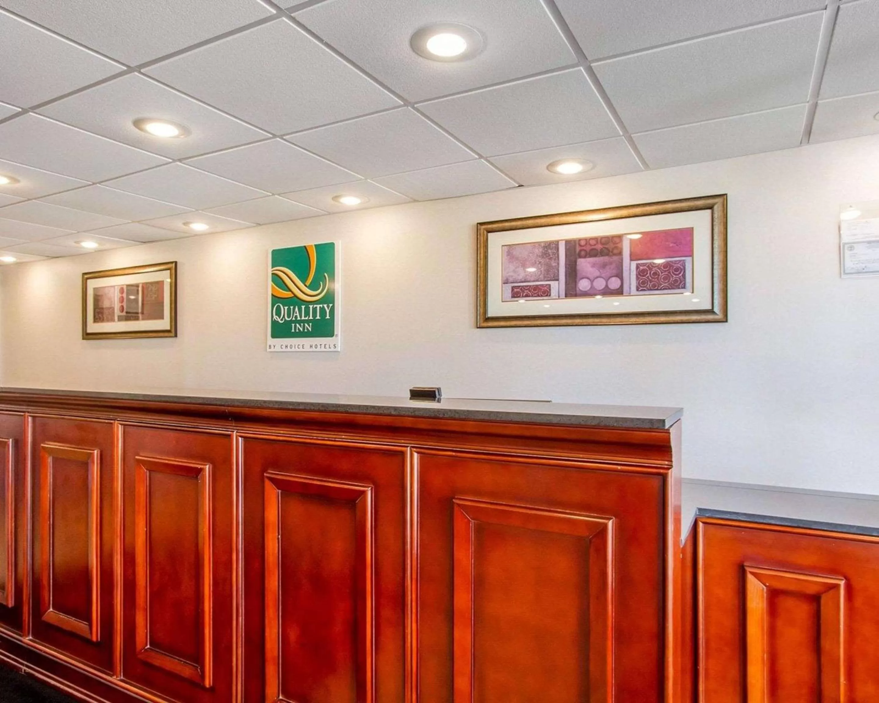 Lobby or reception in Quality Inn Dyersburg I-155