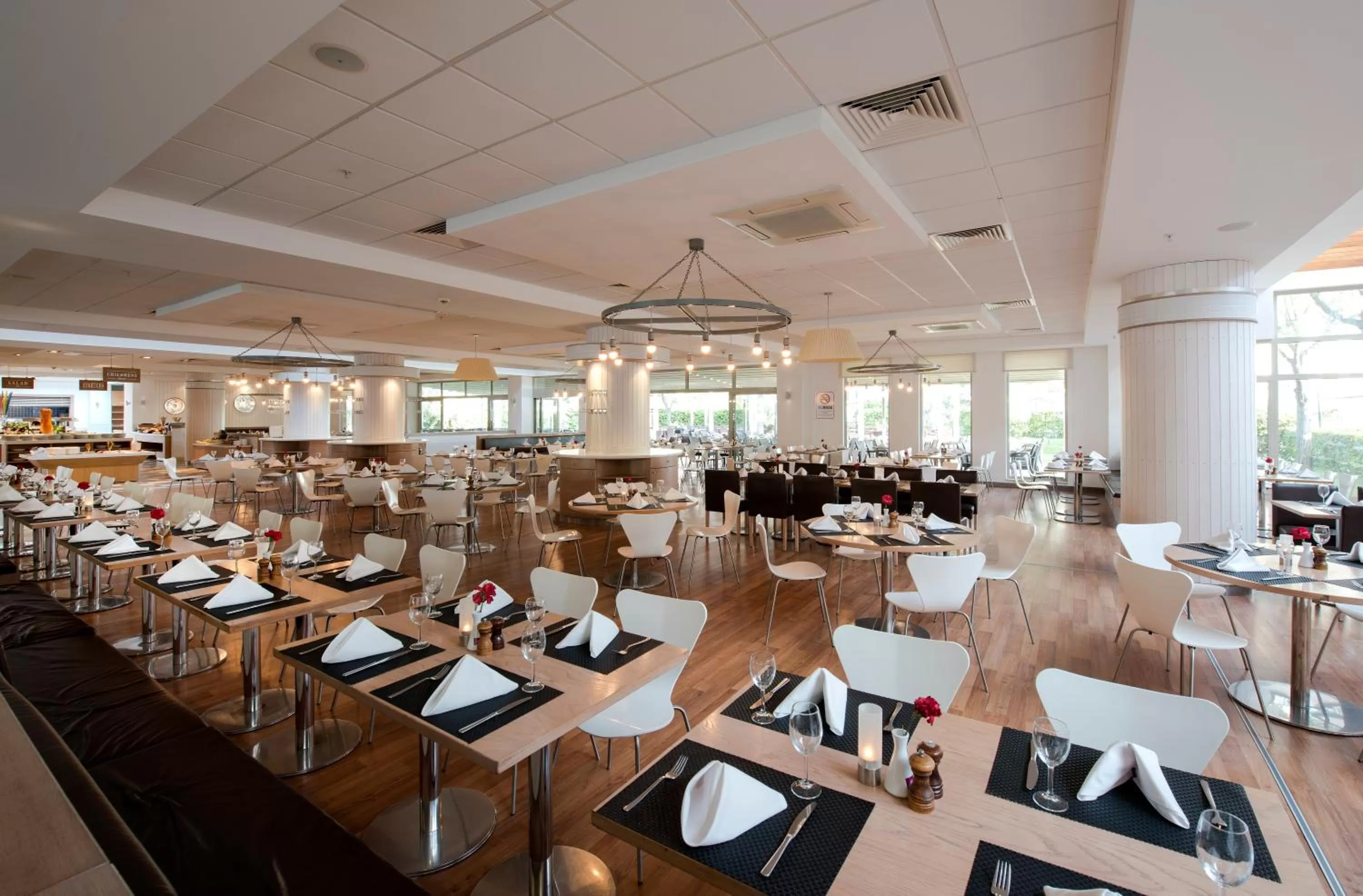 Restaurant/places to eat in Barut B Suites
