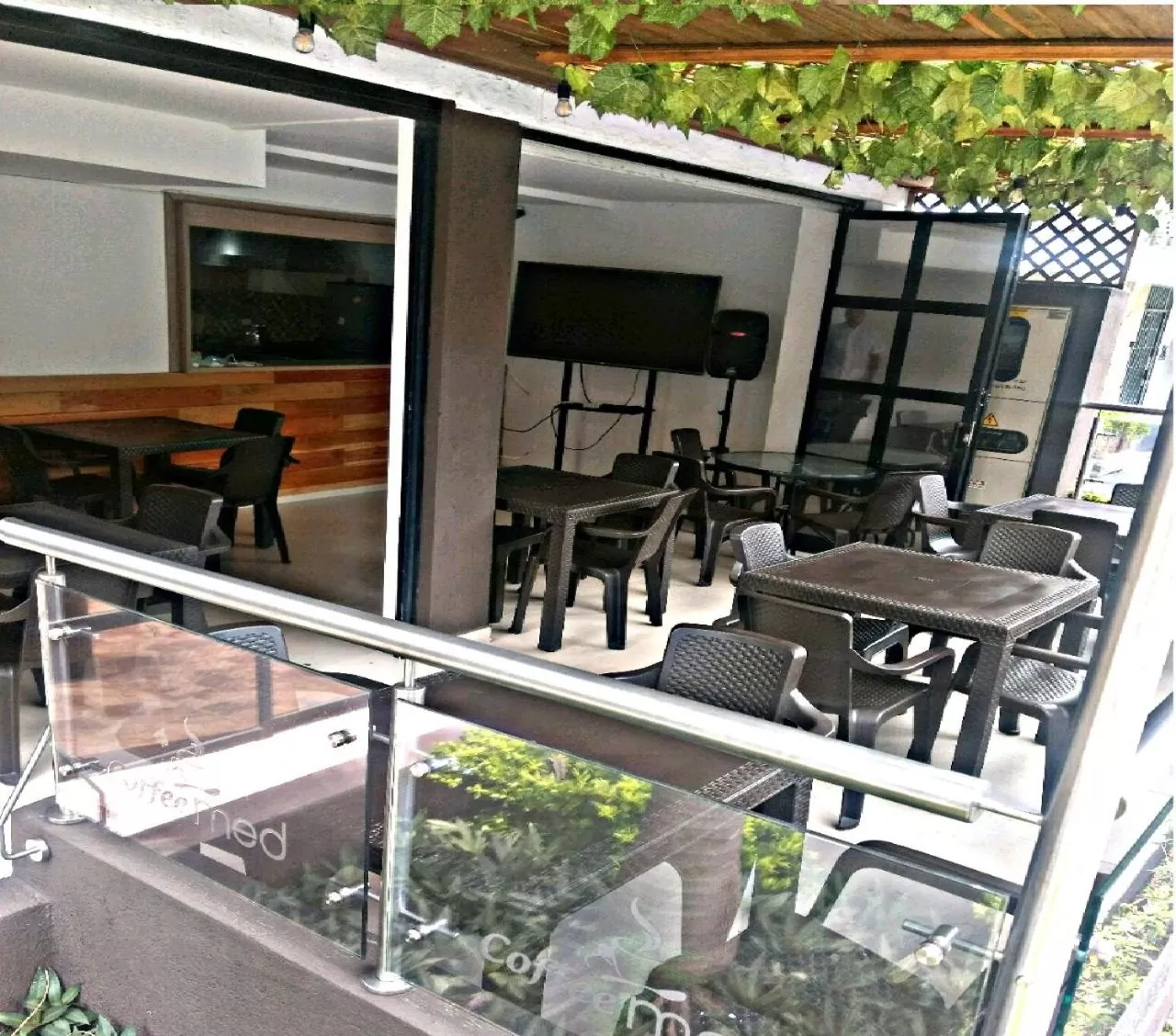 Restaurant/places to eat in Hotel Med 70