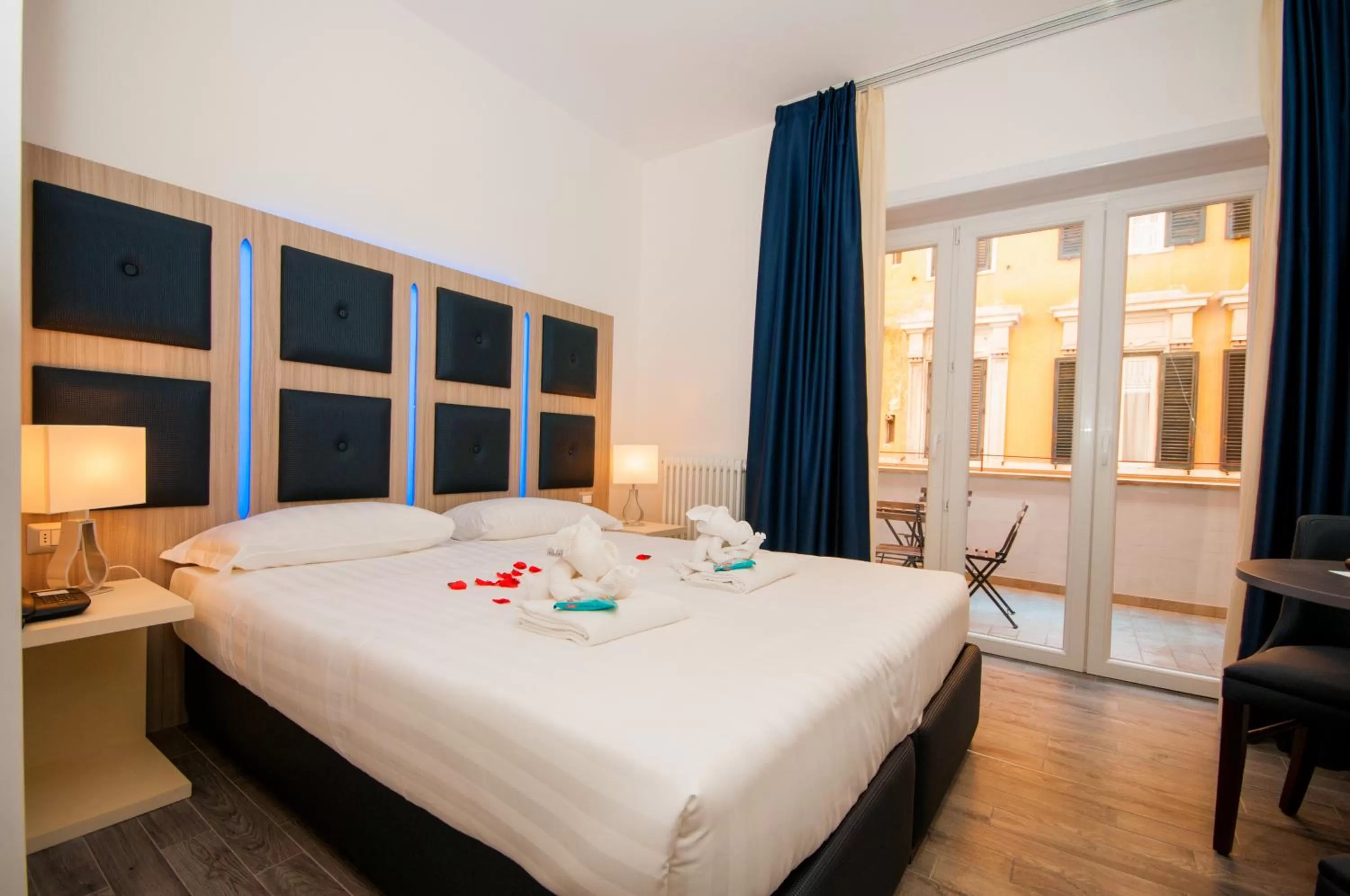 Photo of the whole room, Bed in Vatican Relais Rome Suite