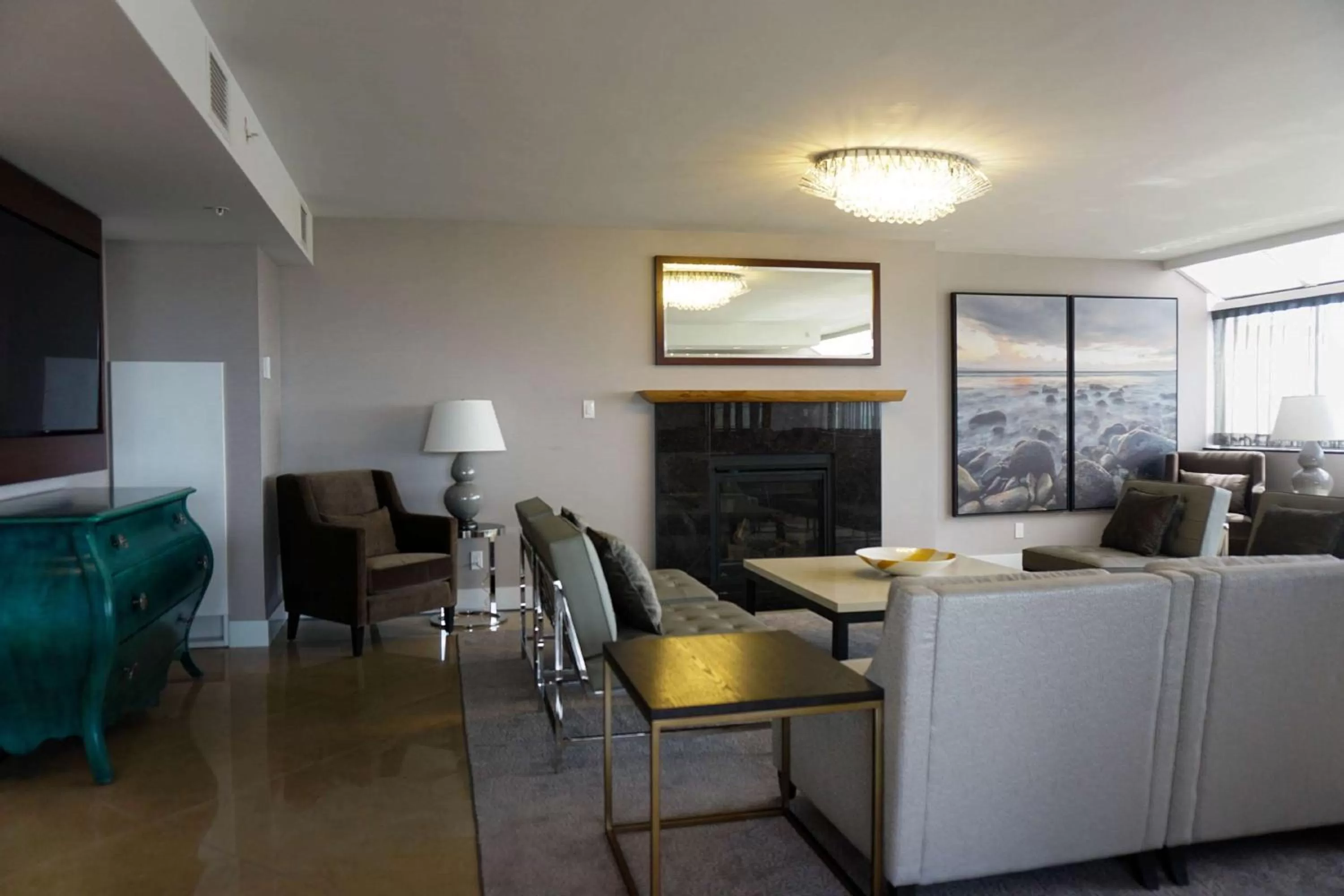Living room in DoubleTree by Hilton Hotel & Suites Victoria