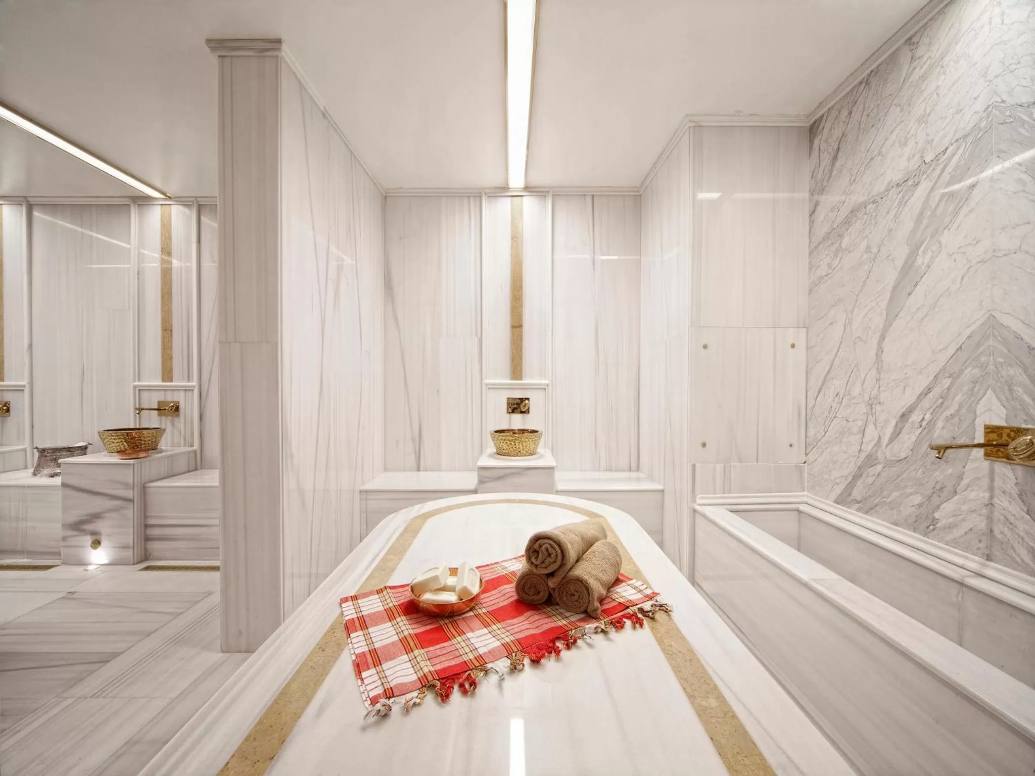 Public Bath in Grand Hotel de Pera