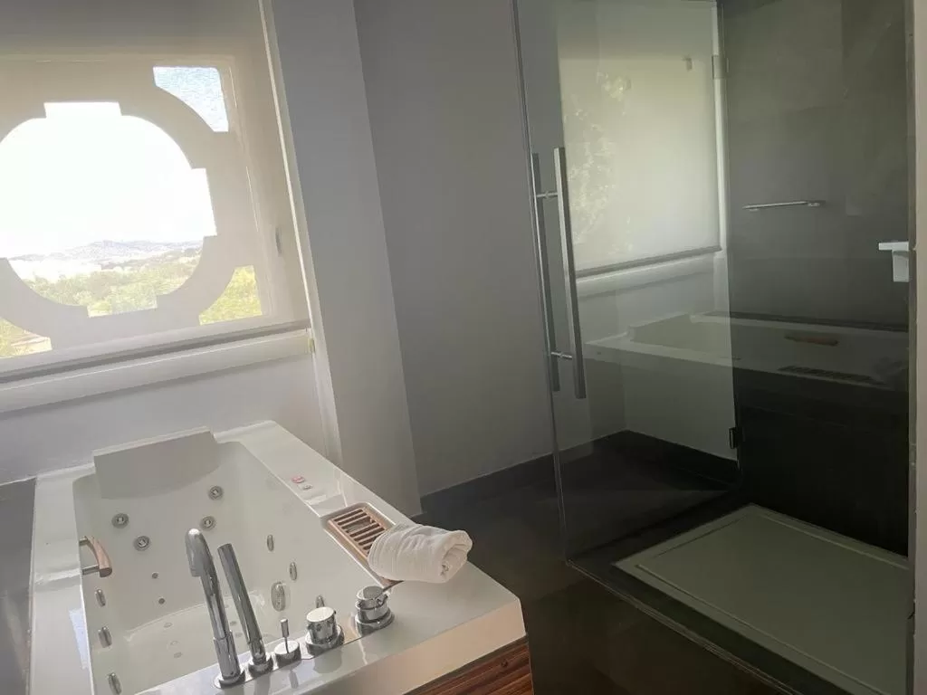 Bathroom in Hotel Ferrero - Singular's Hotels