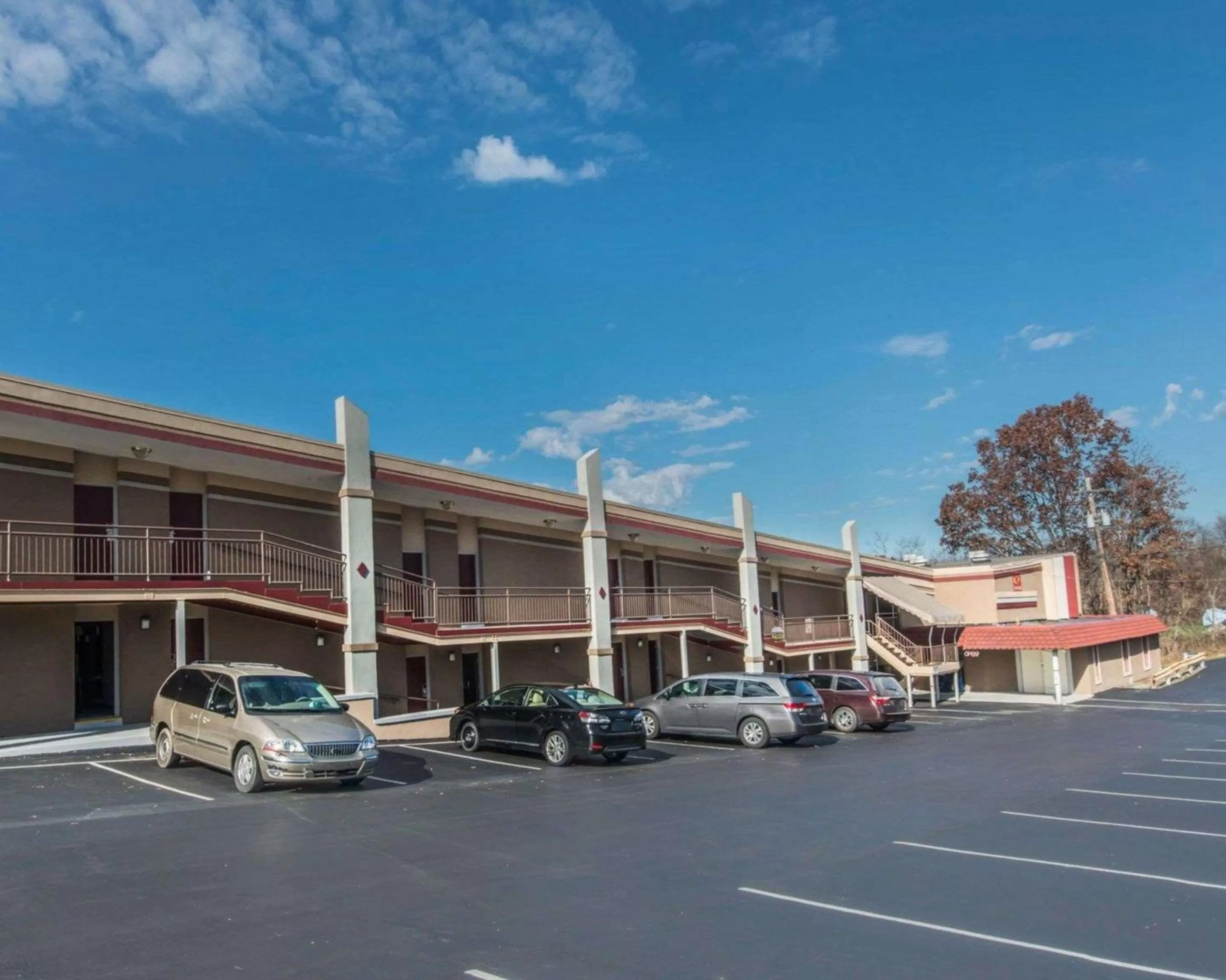Property building in Econo Lodge Hermitage South