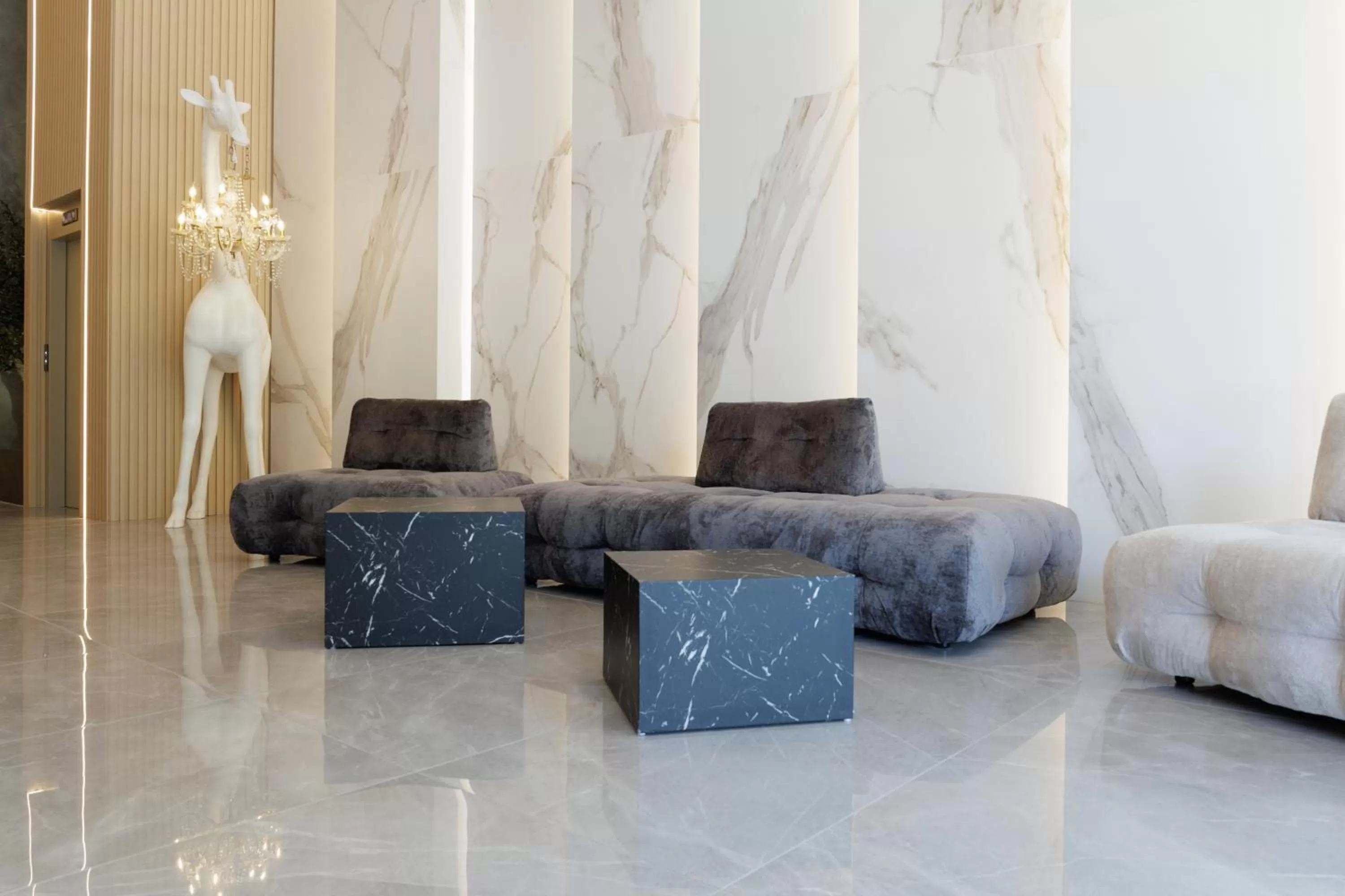 Property building, Seating Area in LUX&EASY Signature Syngrou 234