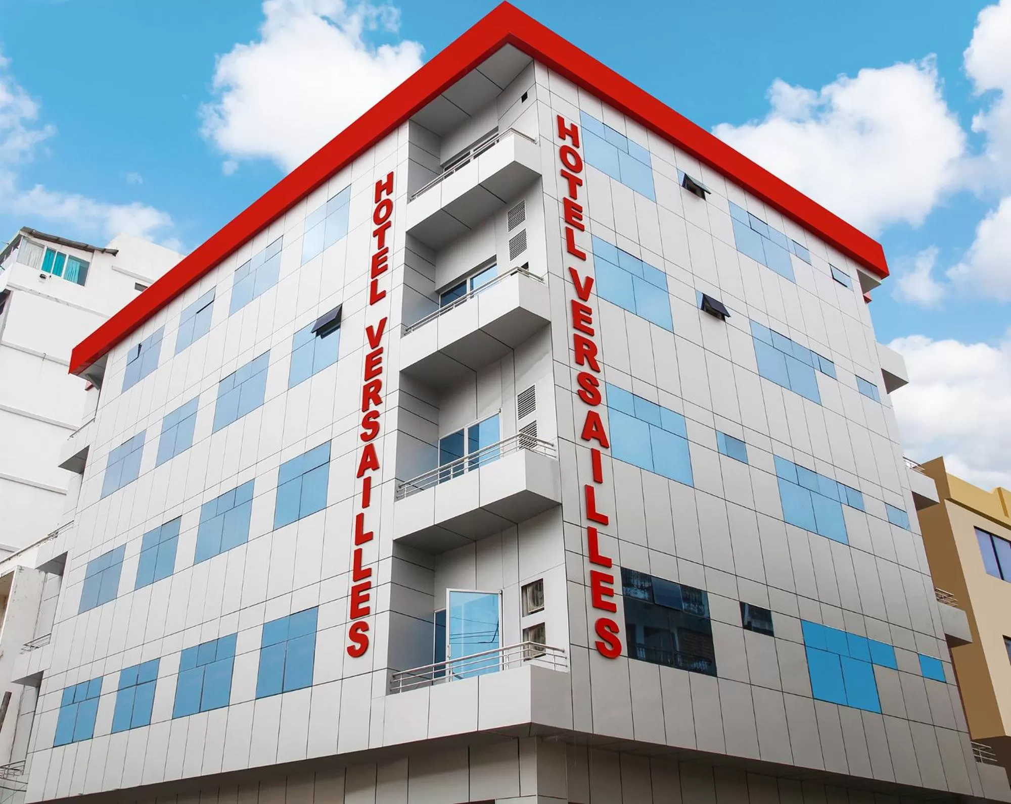 Property Building in Hotel Versailles Internacional