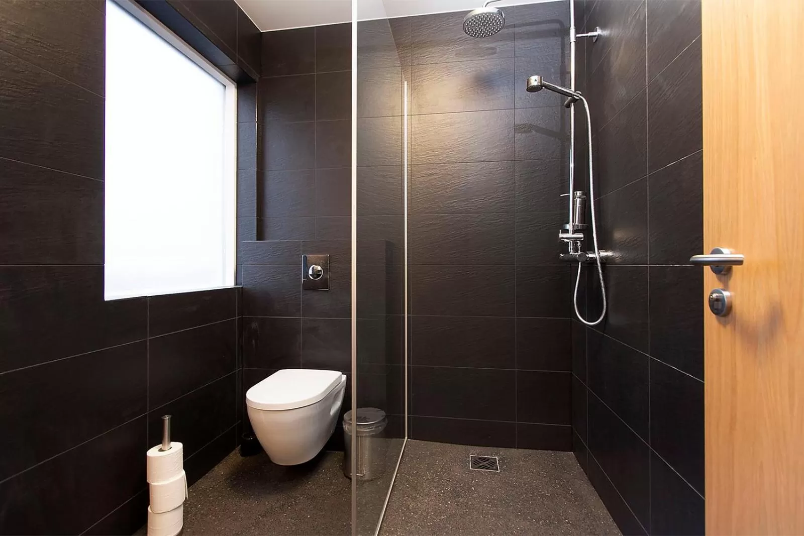 Bathroom in KEF Guesthouse by Keflavík airport