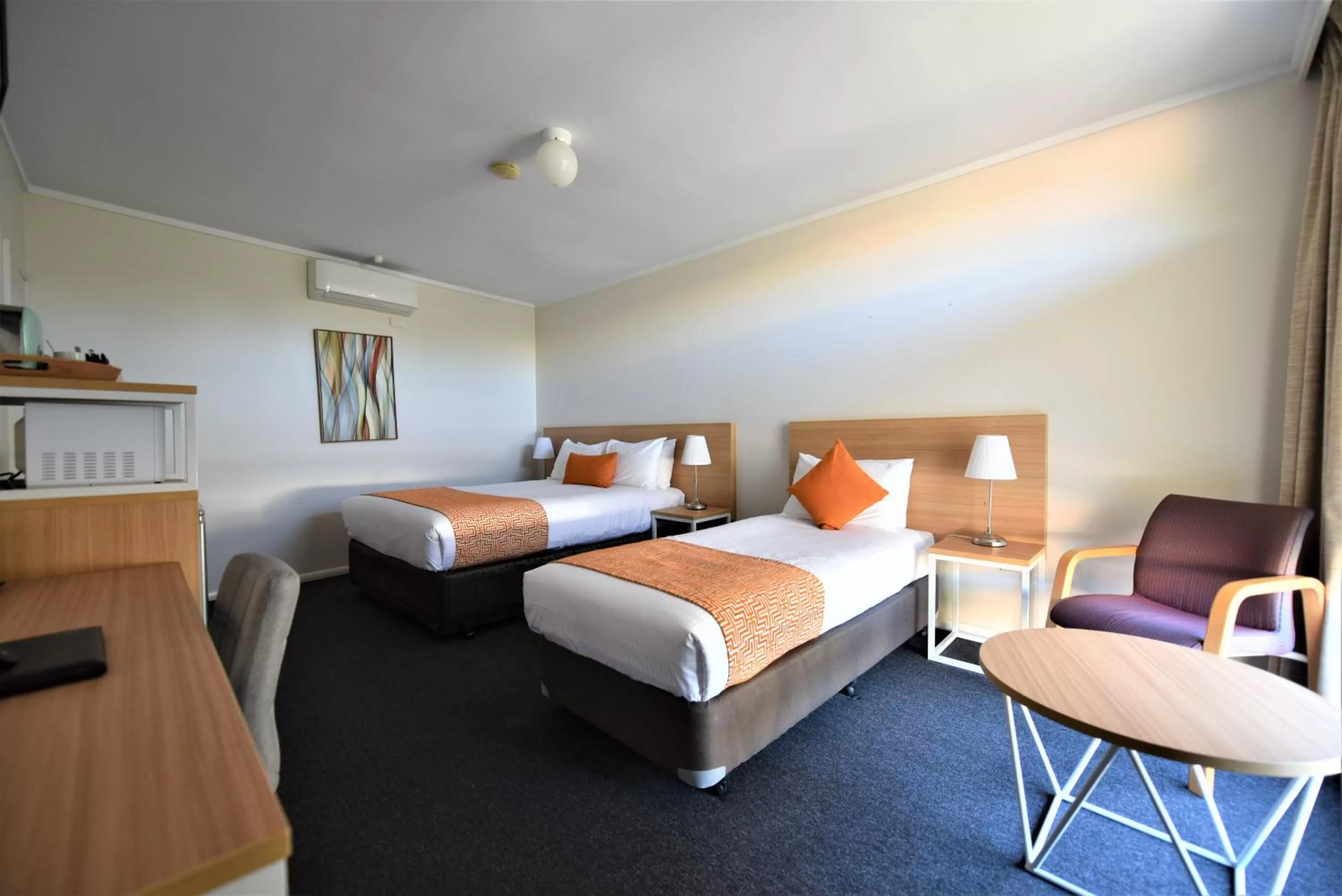 Bed in Comfort Inn & Suites Lakes Entrance