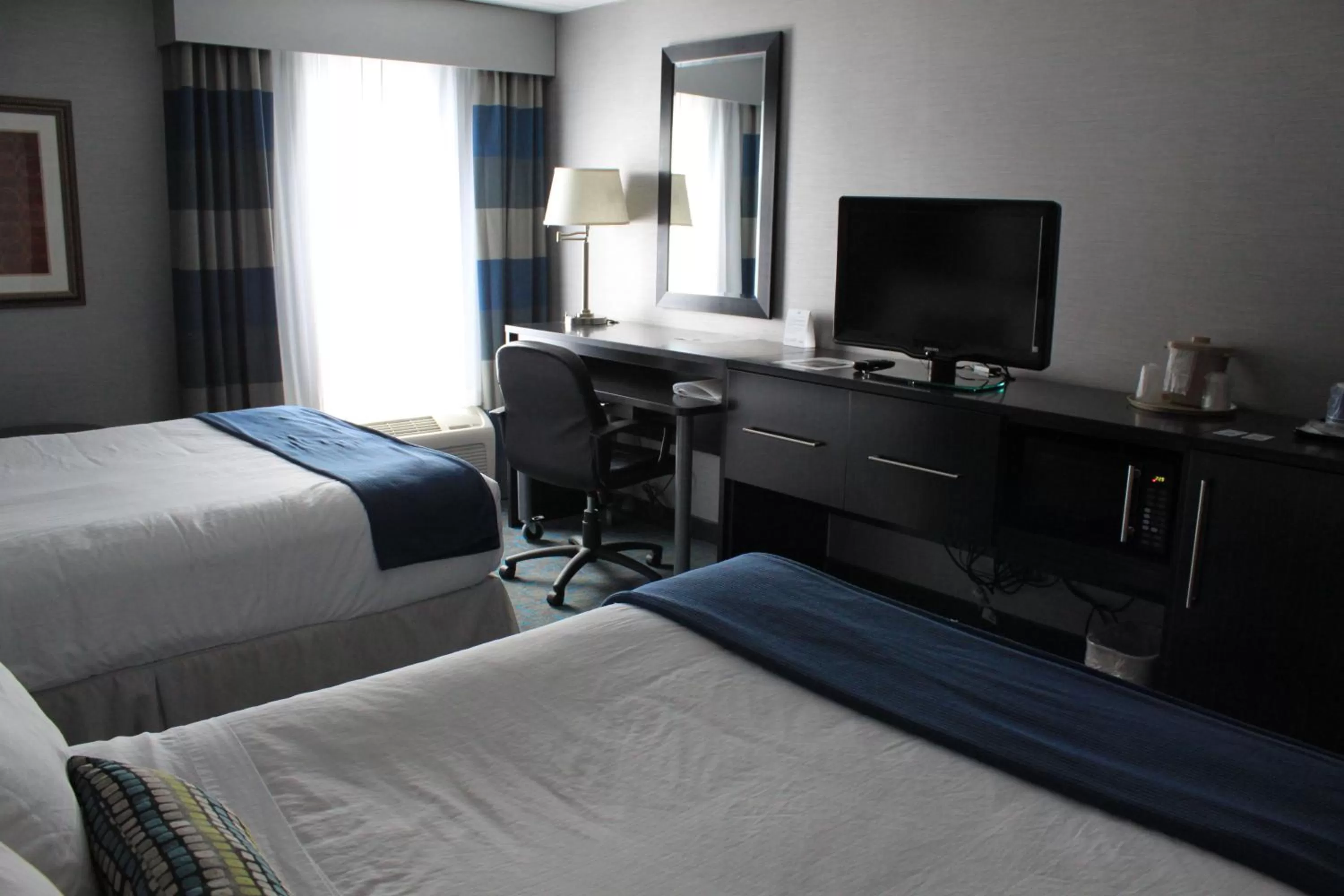 Photo of the whole room, Bed in Holiday Inn Express Janesville-I-90 & US Highway 14 by IHG