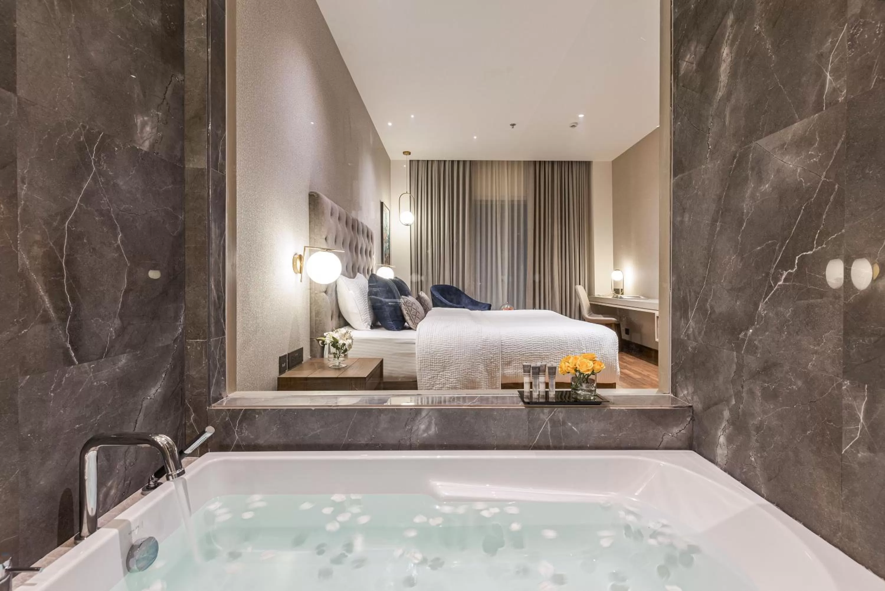 Bath, Bed in Wyndham Chandigarh Mohali