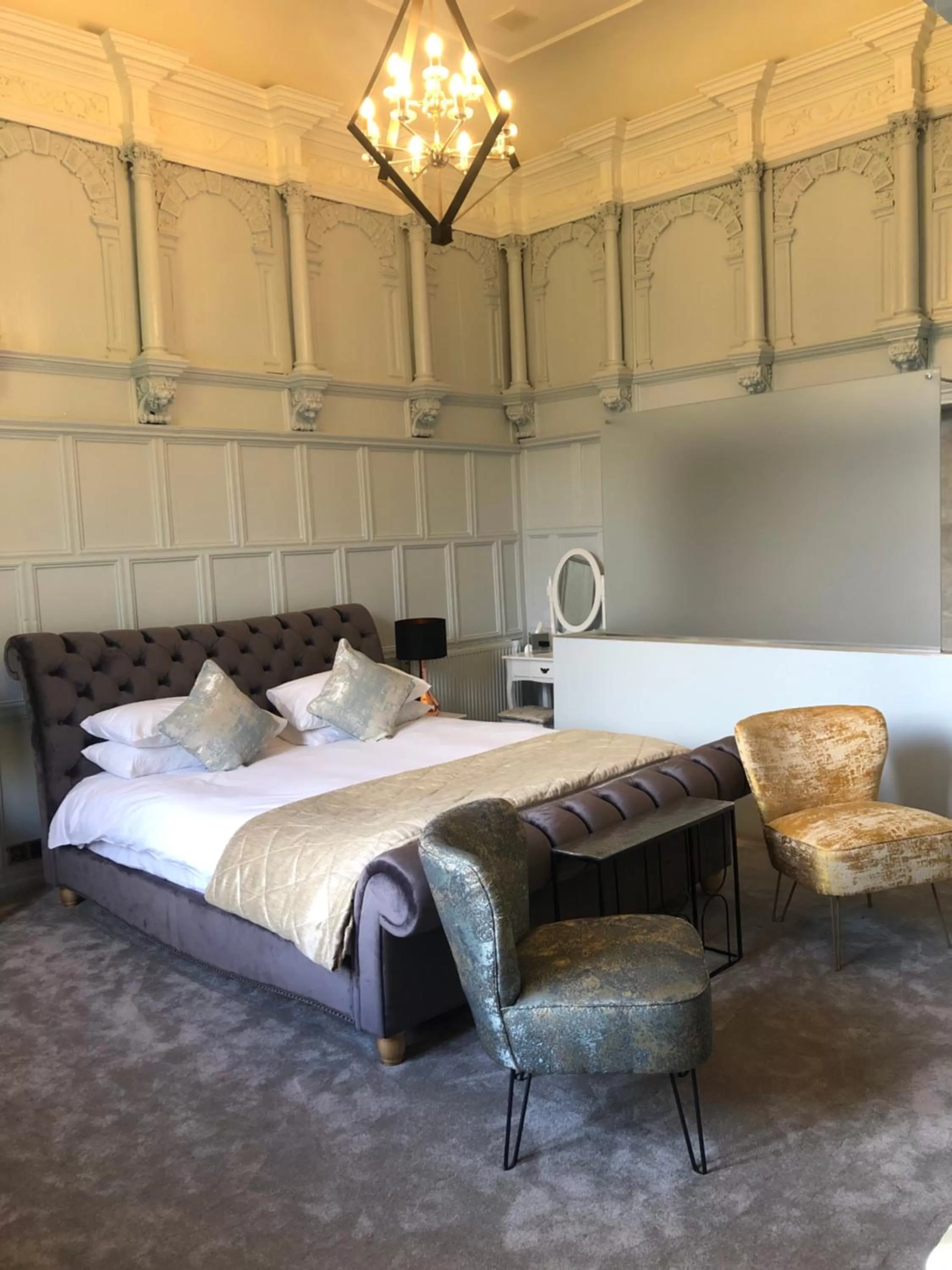 Bedroom, Bed in The Old Lodge