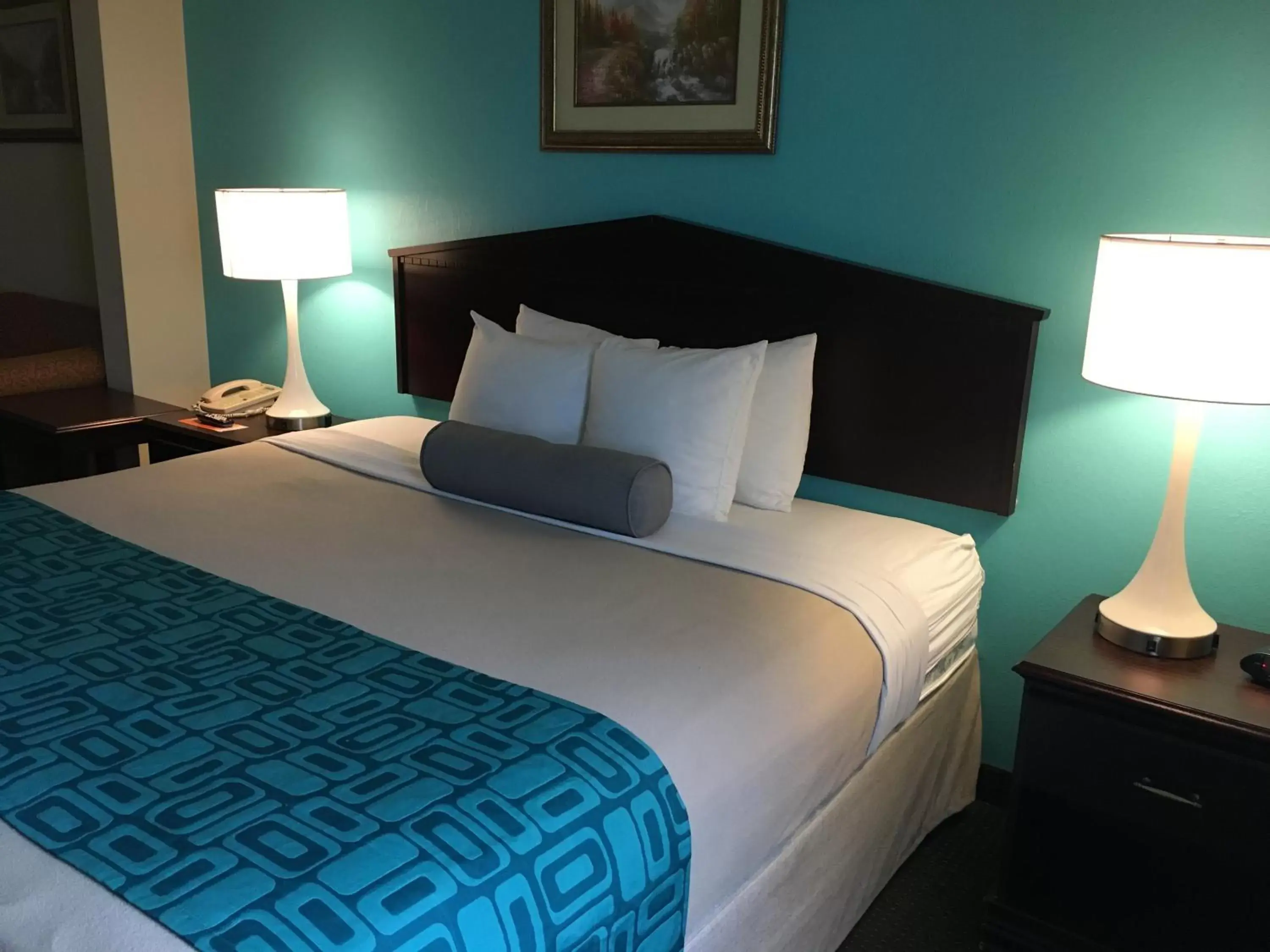 King Suite with Jetted Tub - Non-Smoking in Howard Johnson by Wyndham Houma King Suite with Jetted Tub - Non-Smoking in Howard Johnson by Wyndham Houma