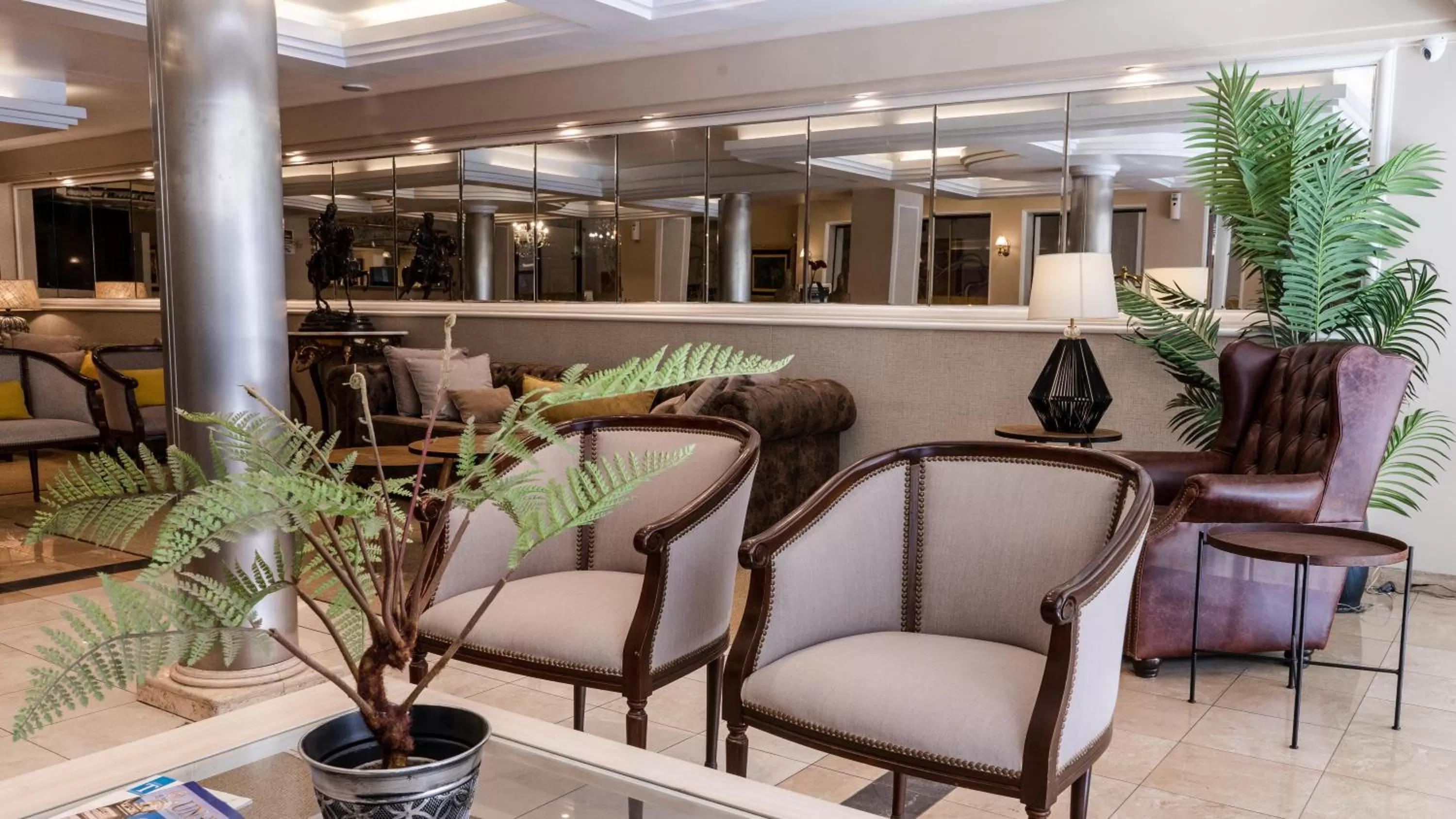 Living room, Lounge/Bar in Hotel Metropol