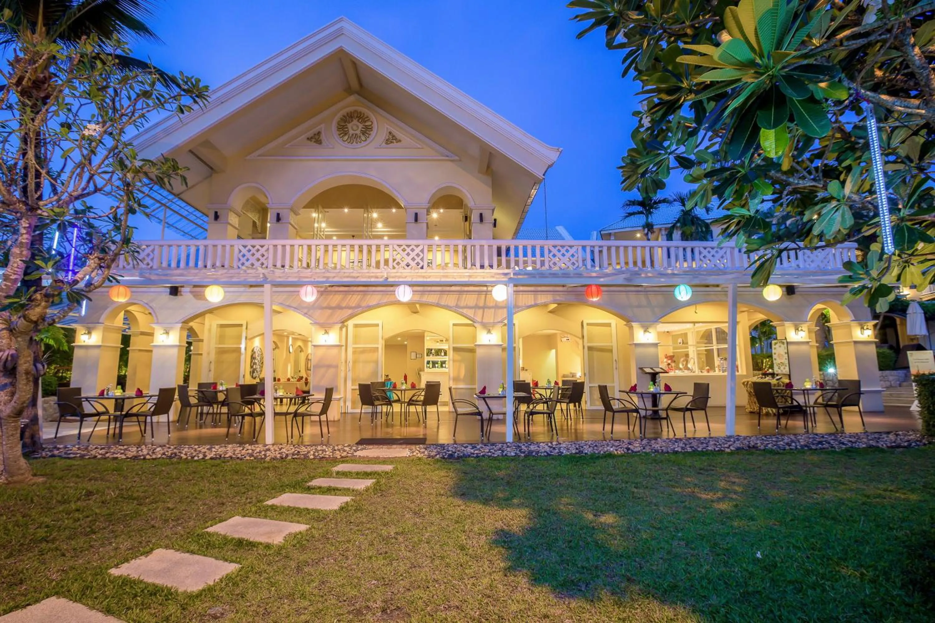 Restaurant/places to eat in The Front Village - SHA Plus