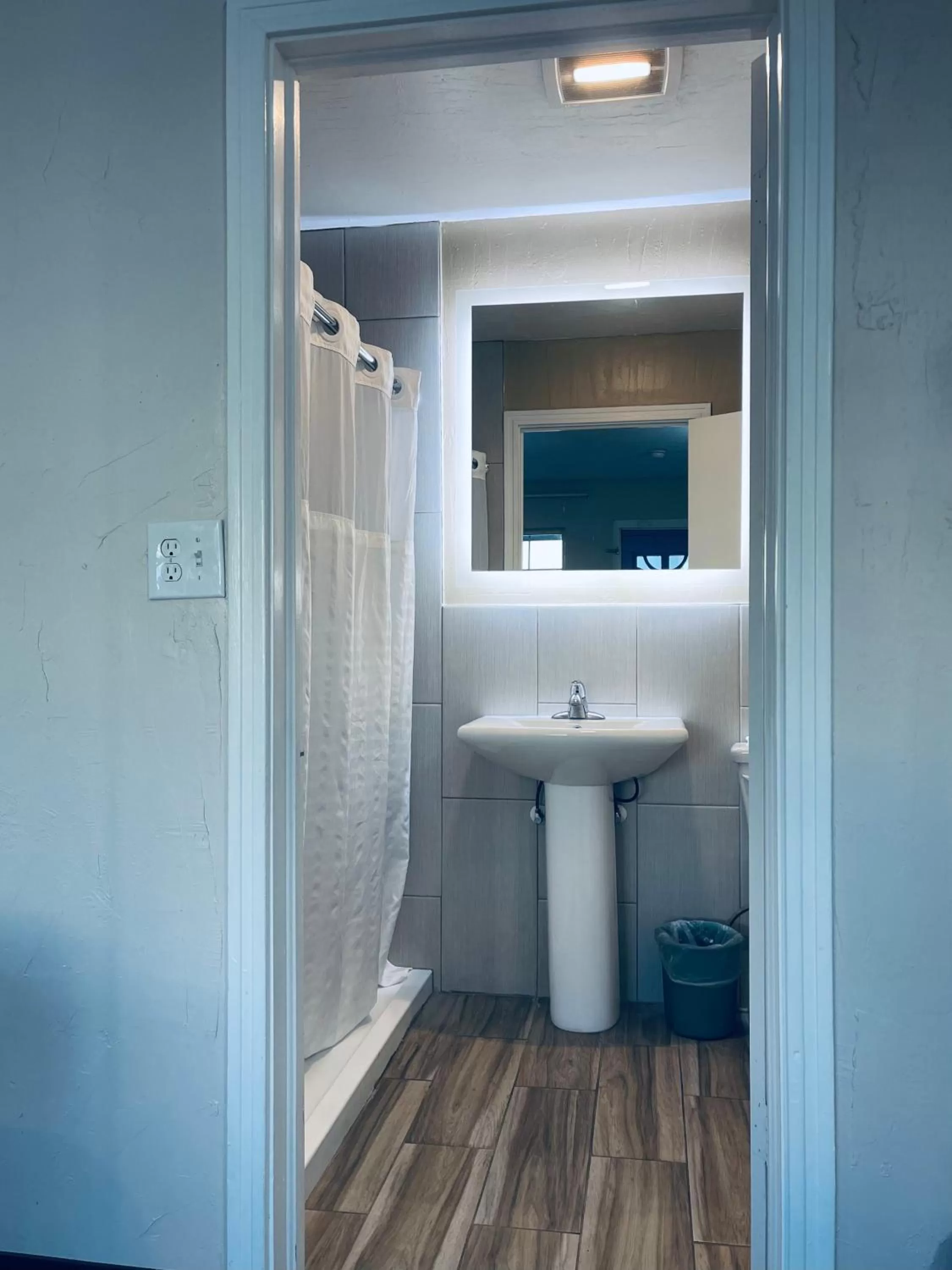 Bathroom in Century 21 Motel