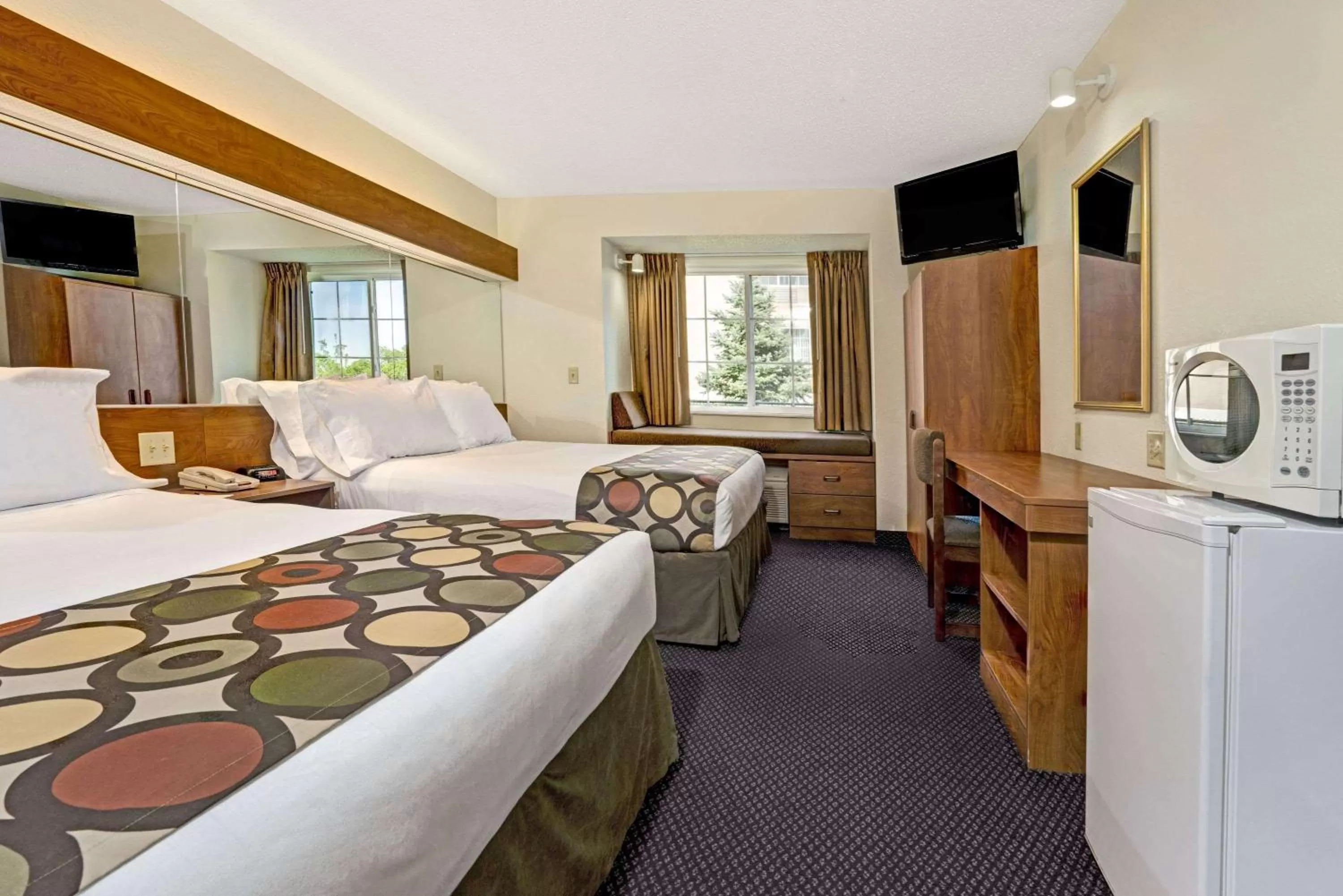 Photo of the whole room, Bed in Microtel Inn and Suites - Inver Grove Heights