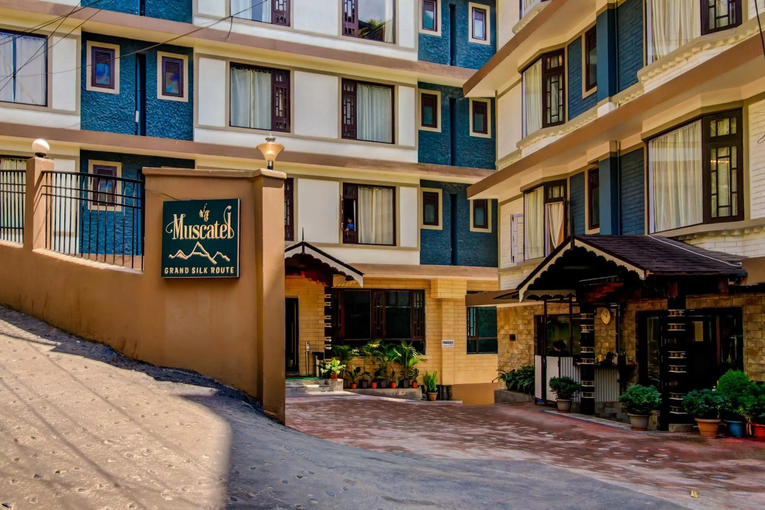 Facade/entrance in Muscatel Grand Silkroute - 300 Mts from MG Marg