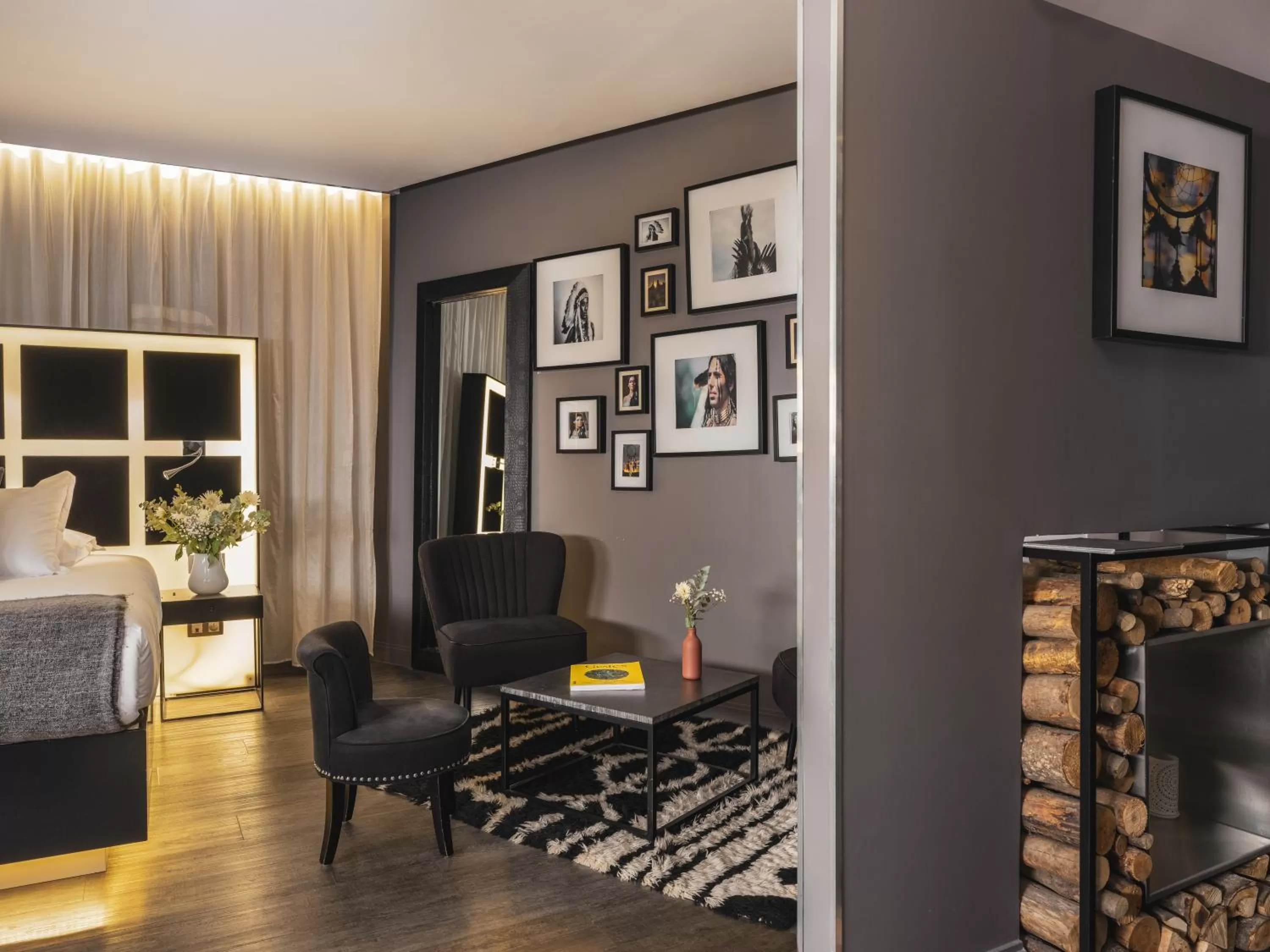 Living room in Legend Hôtel Paris