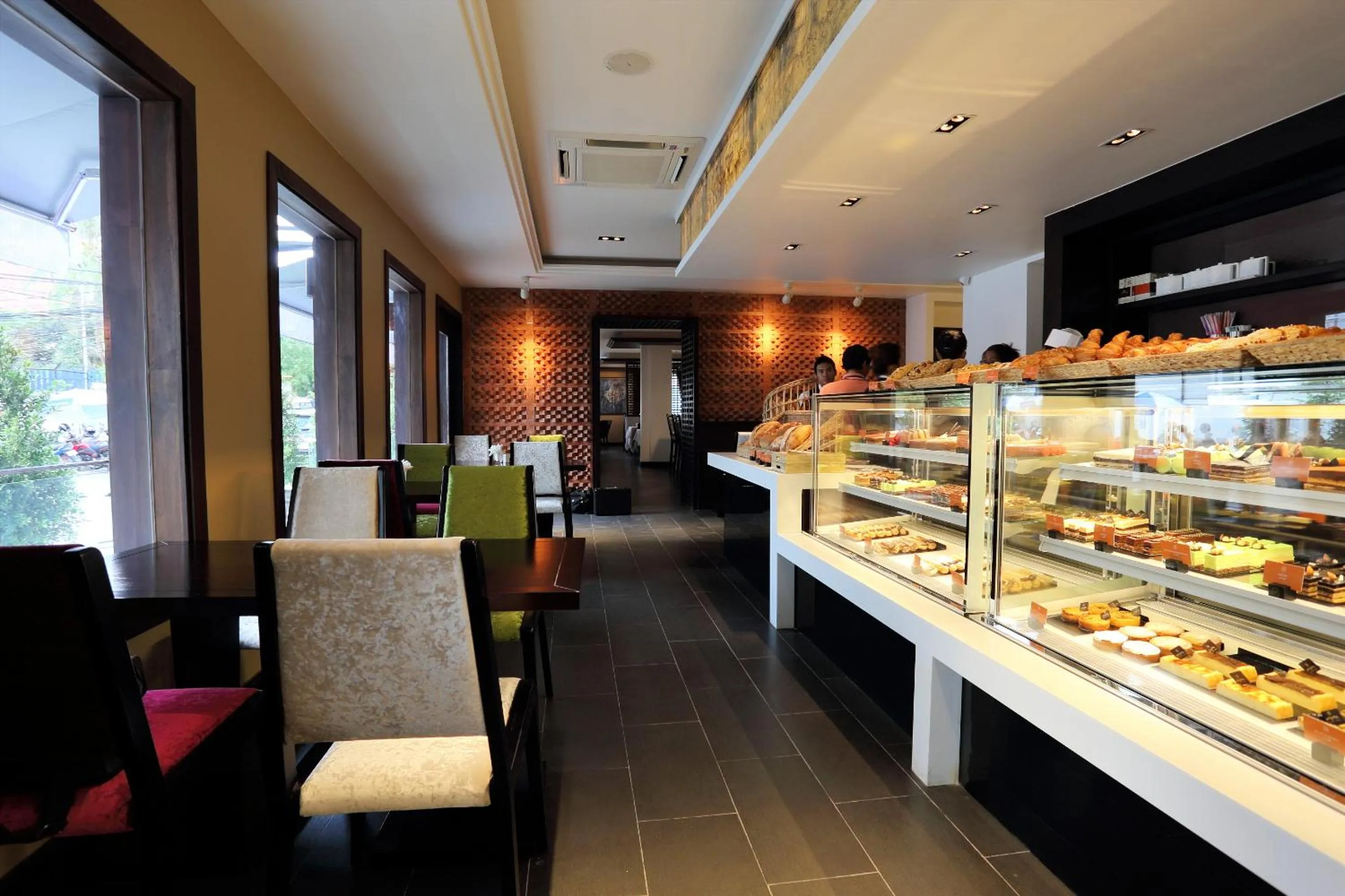 Food and drinks in Arunreas Hotel