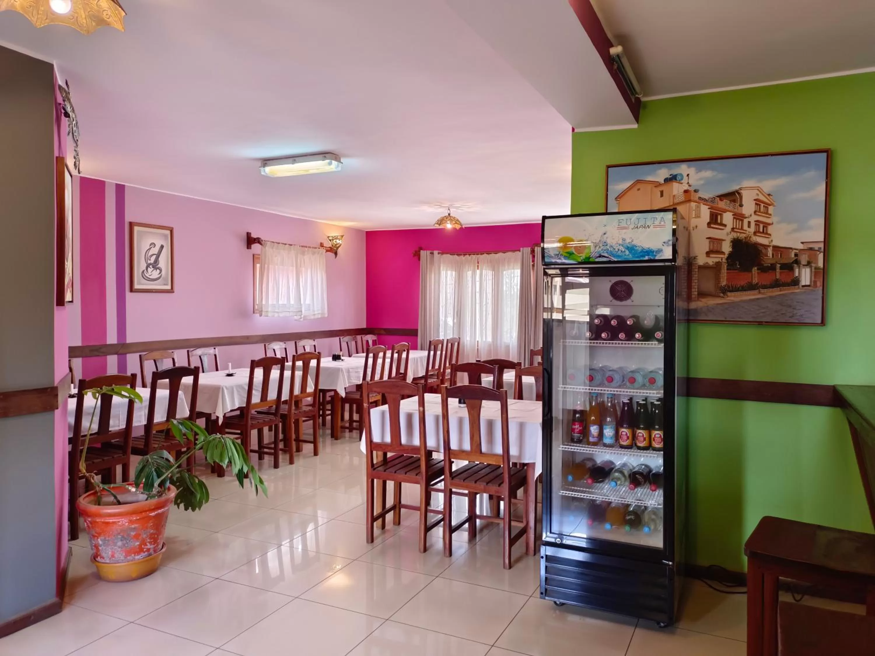 Restaurant/Places to Eat in Antsirabe Hotel