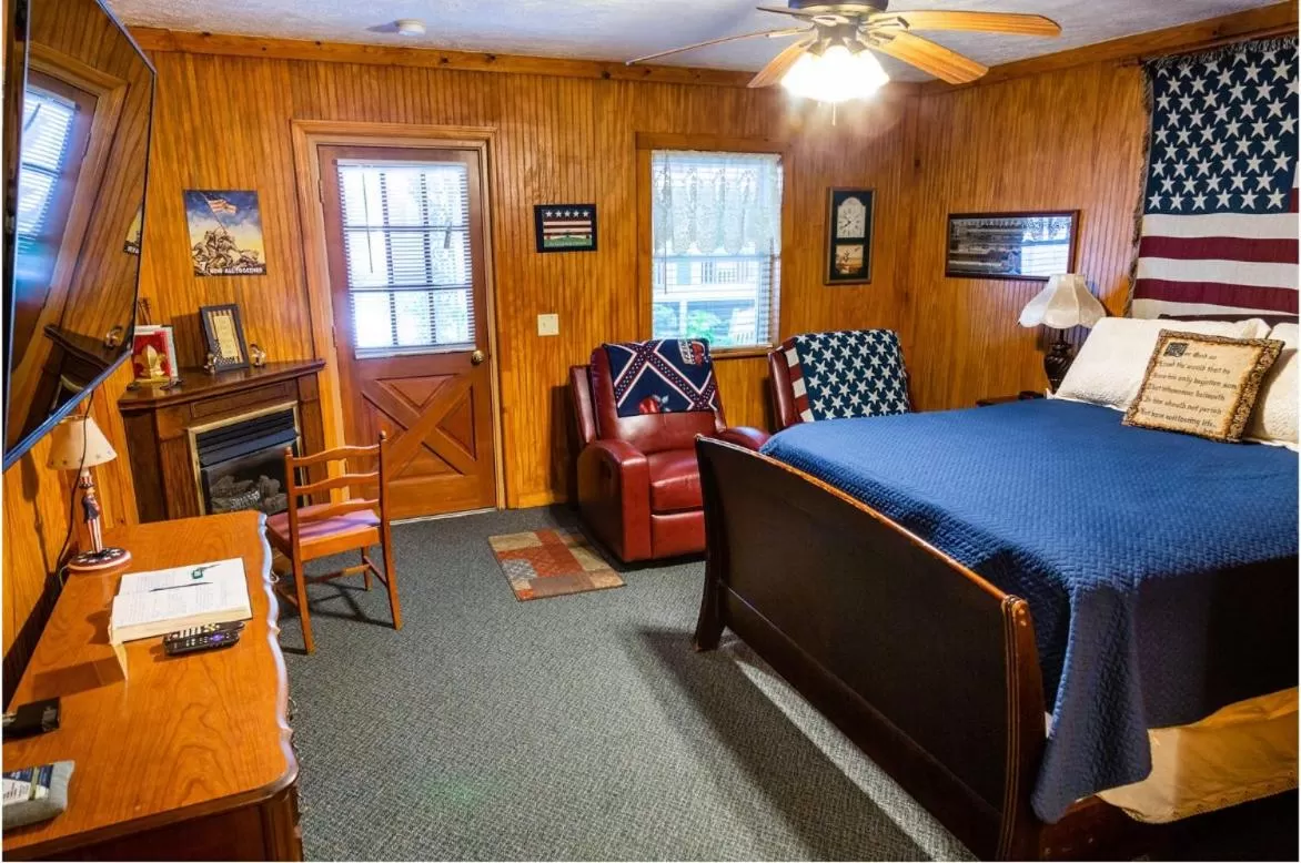 Bed in Mountain Aire Cottages, Inn, & Glamping