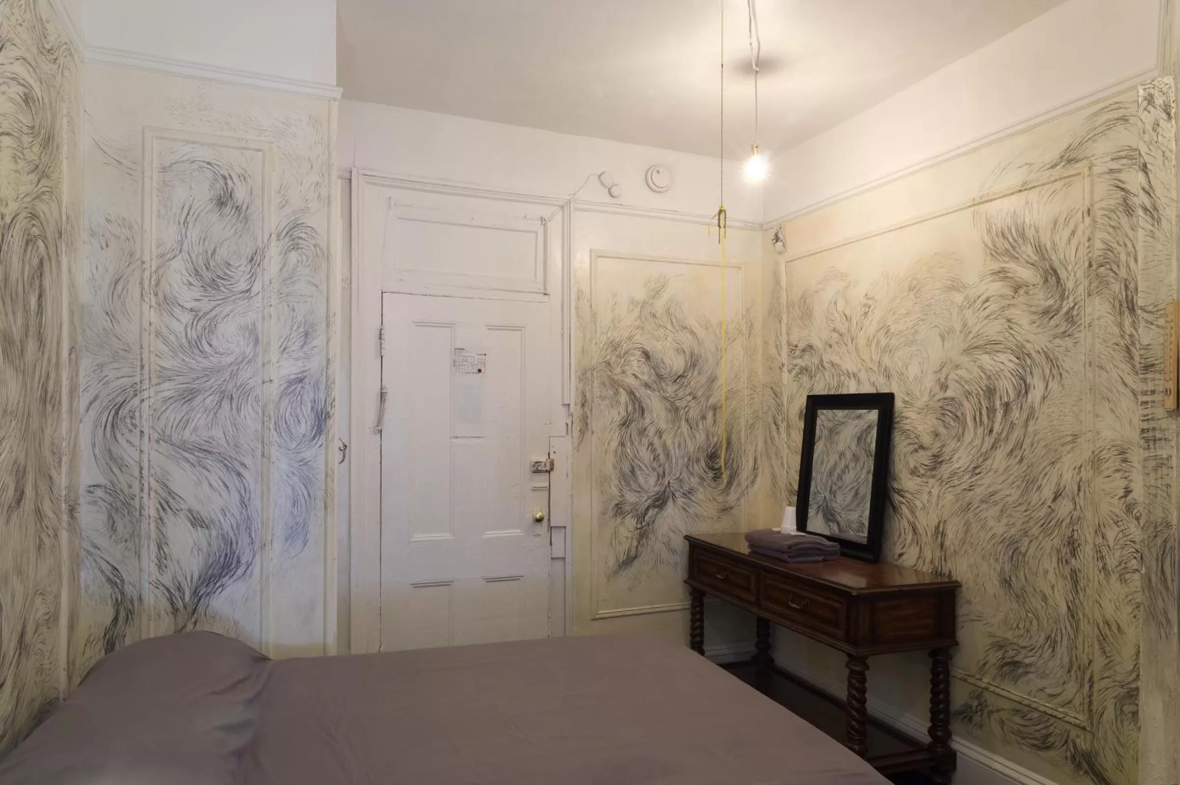 Double Room with Shared Bathroom in Carlton Arms Hotel