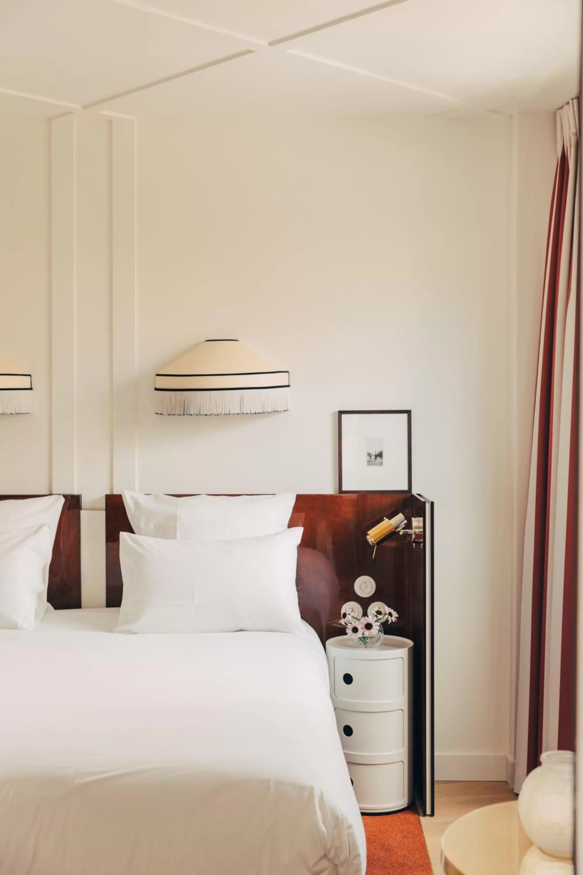 Bed in Hôtel Wallace Paris, a Member of Design Hotels