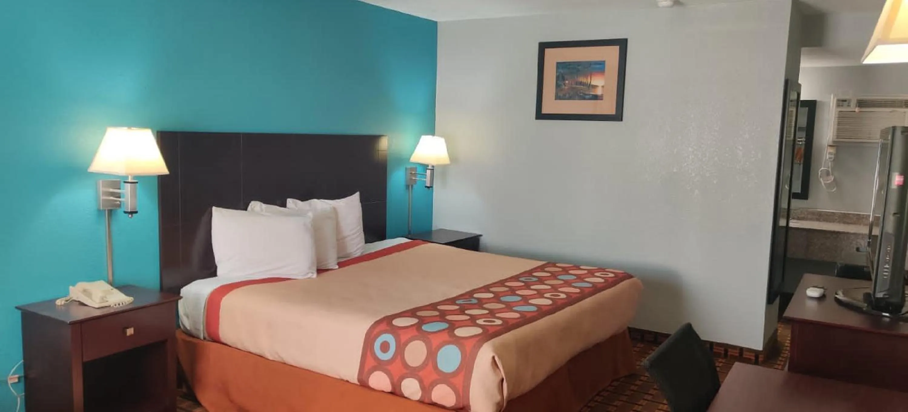 Bedroom, Bed in FairBridge Inn Express Stuttgart