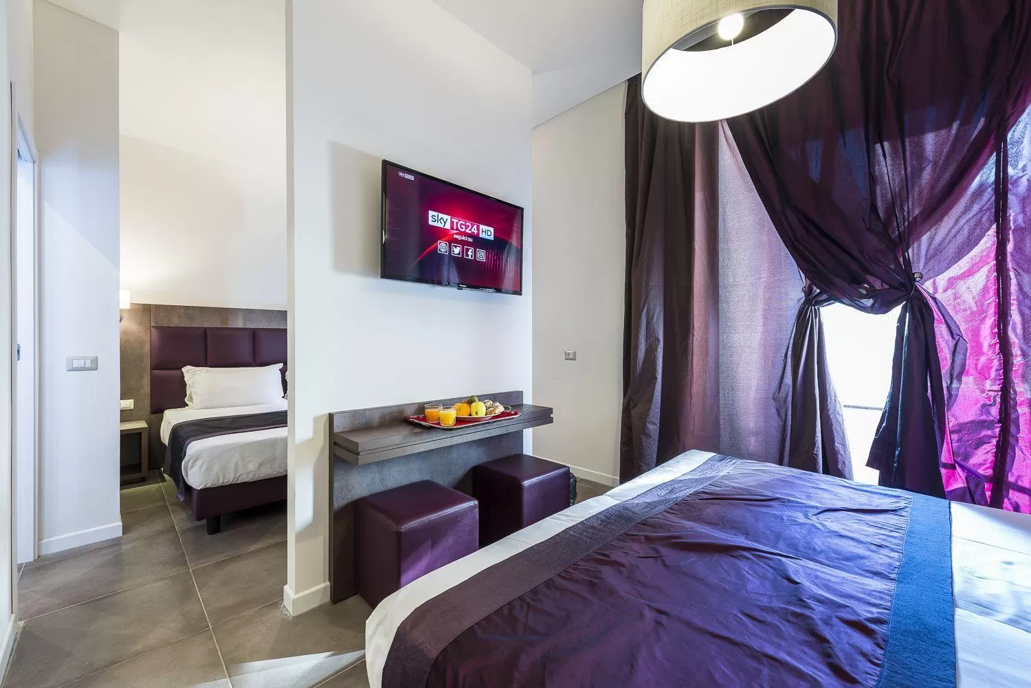 Family, Bed in Hotel California