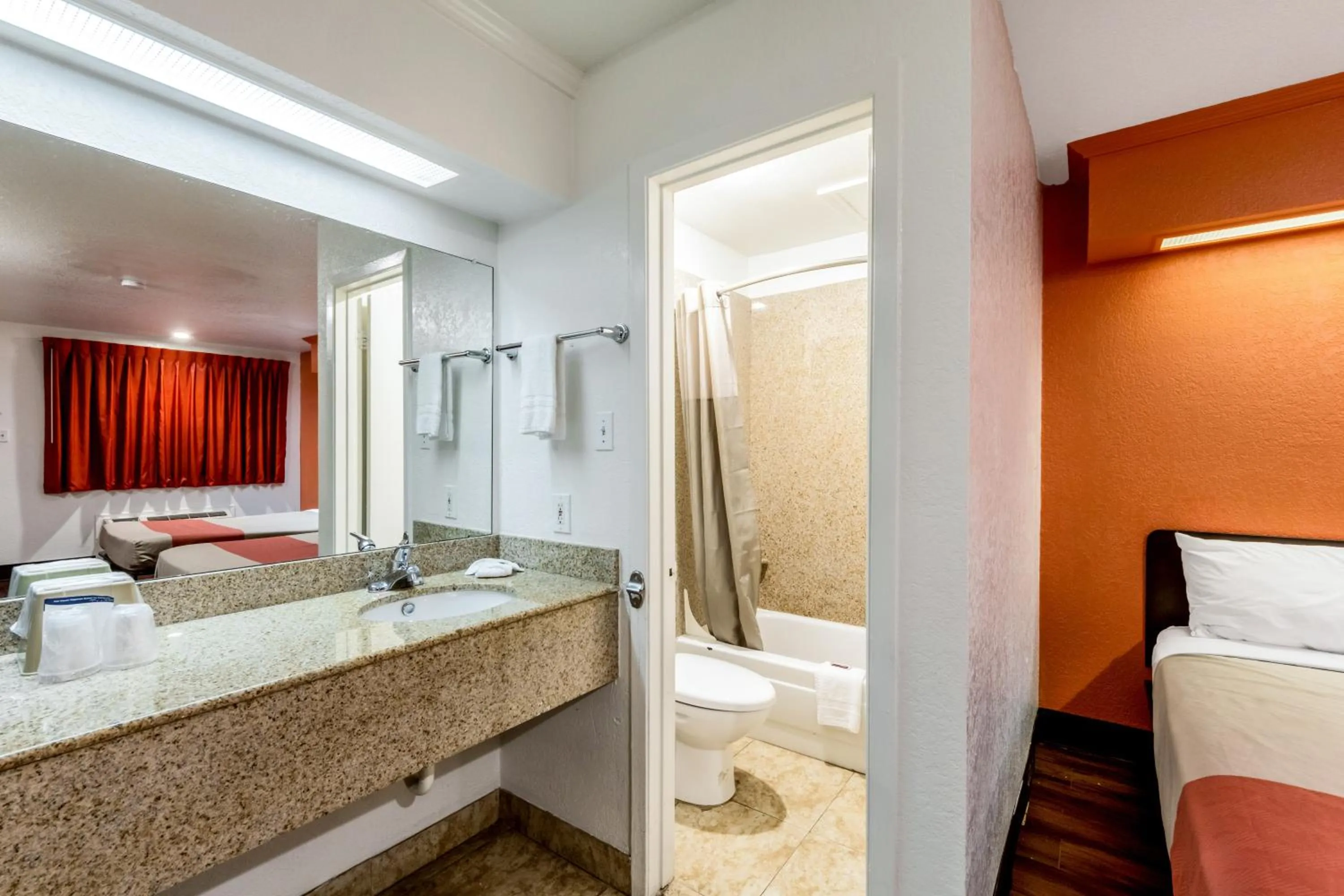 Bedroom, Bed in Motel 6 San Antonio, TX - Frost Bank Center