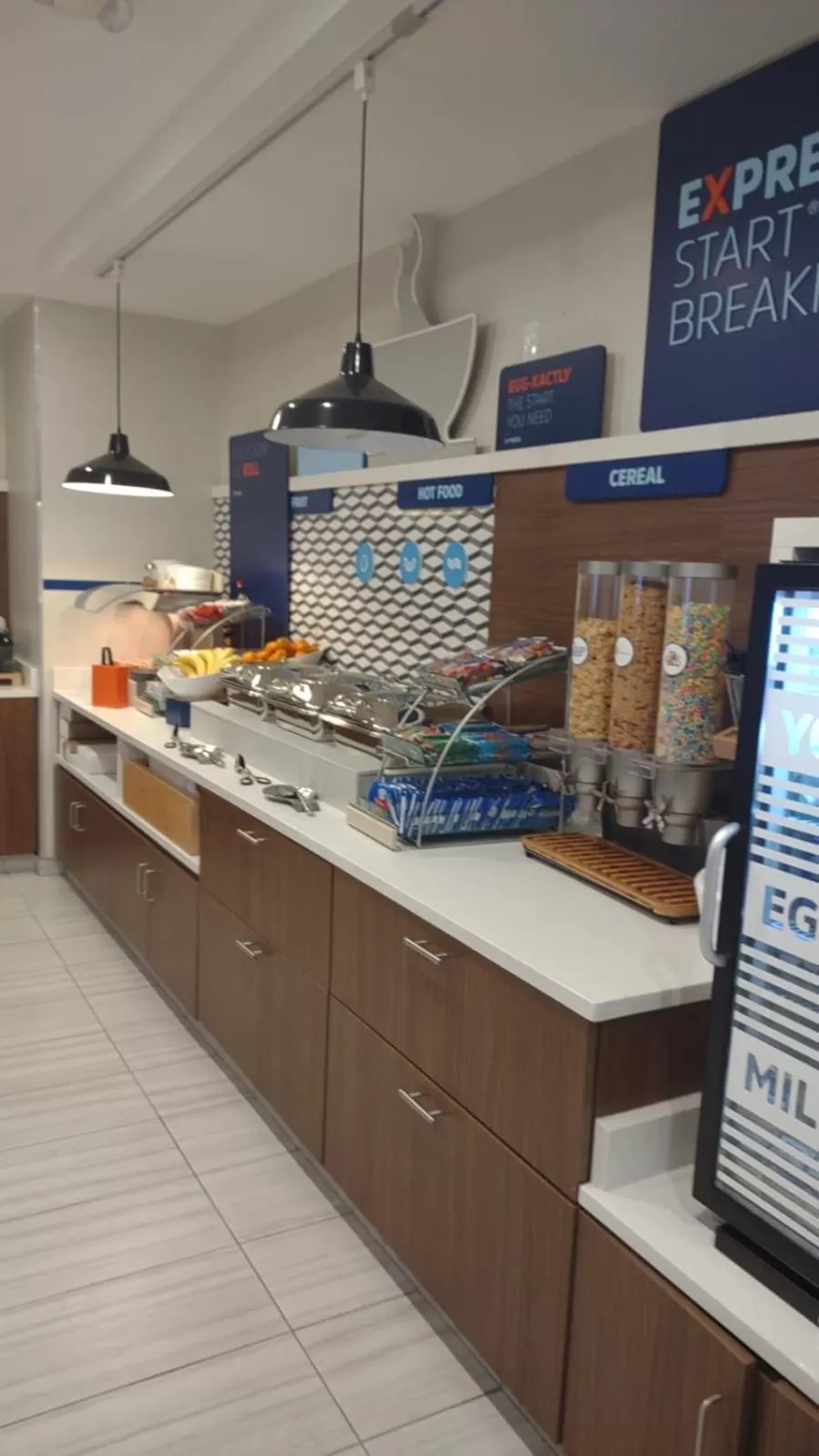 Breakfast in Holiday Inn Express & Suites Chicago West - St Charles by IHG