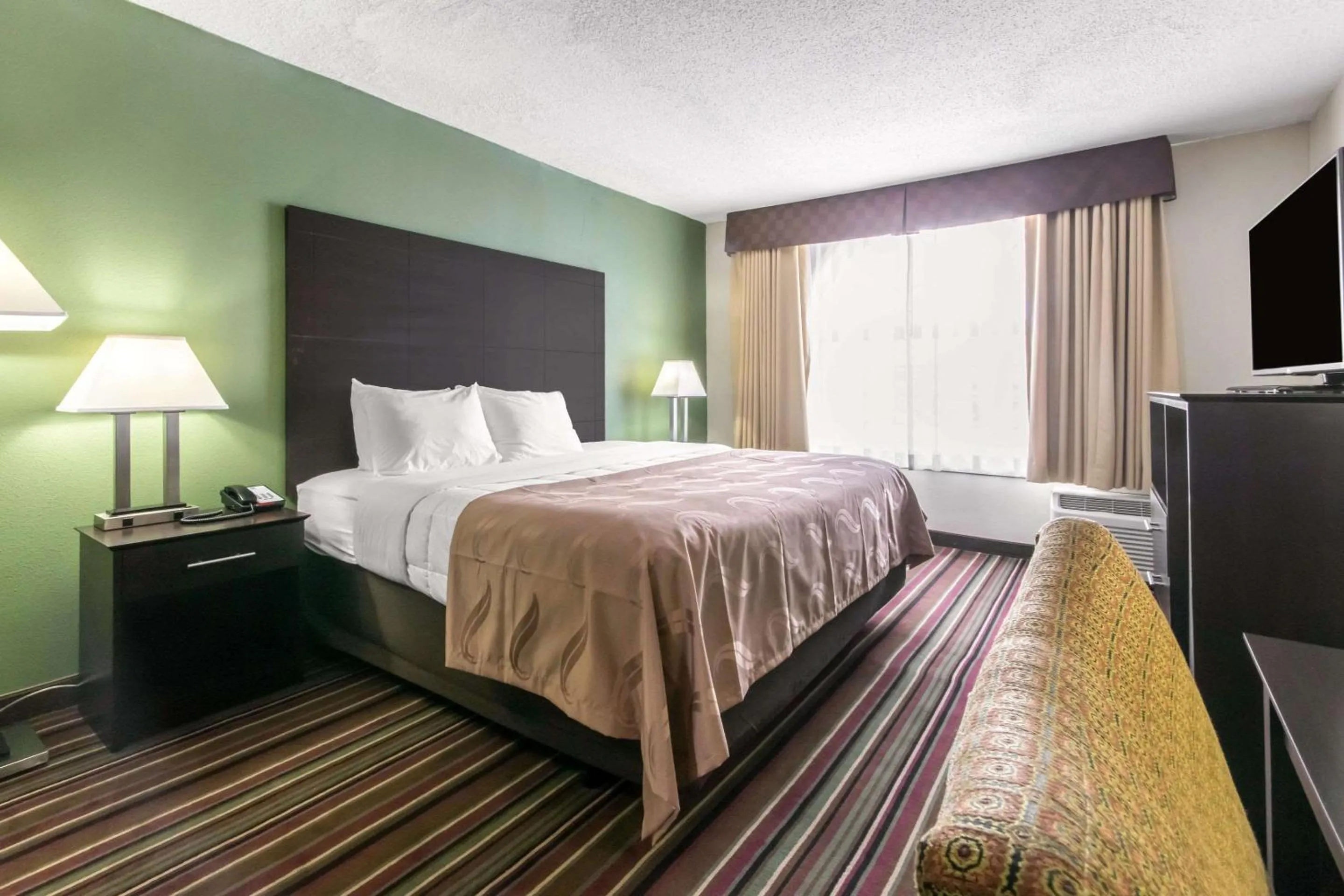 Photo of the whole room, Bed in Quality Inn & Suites Horse Cave - Cave City