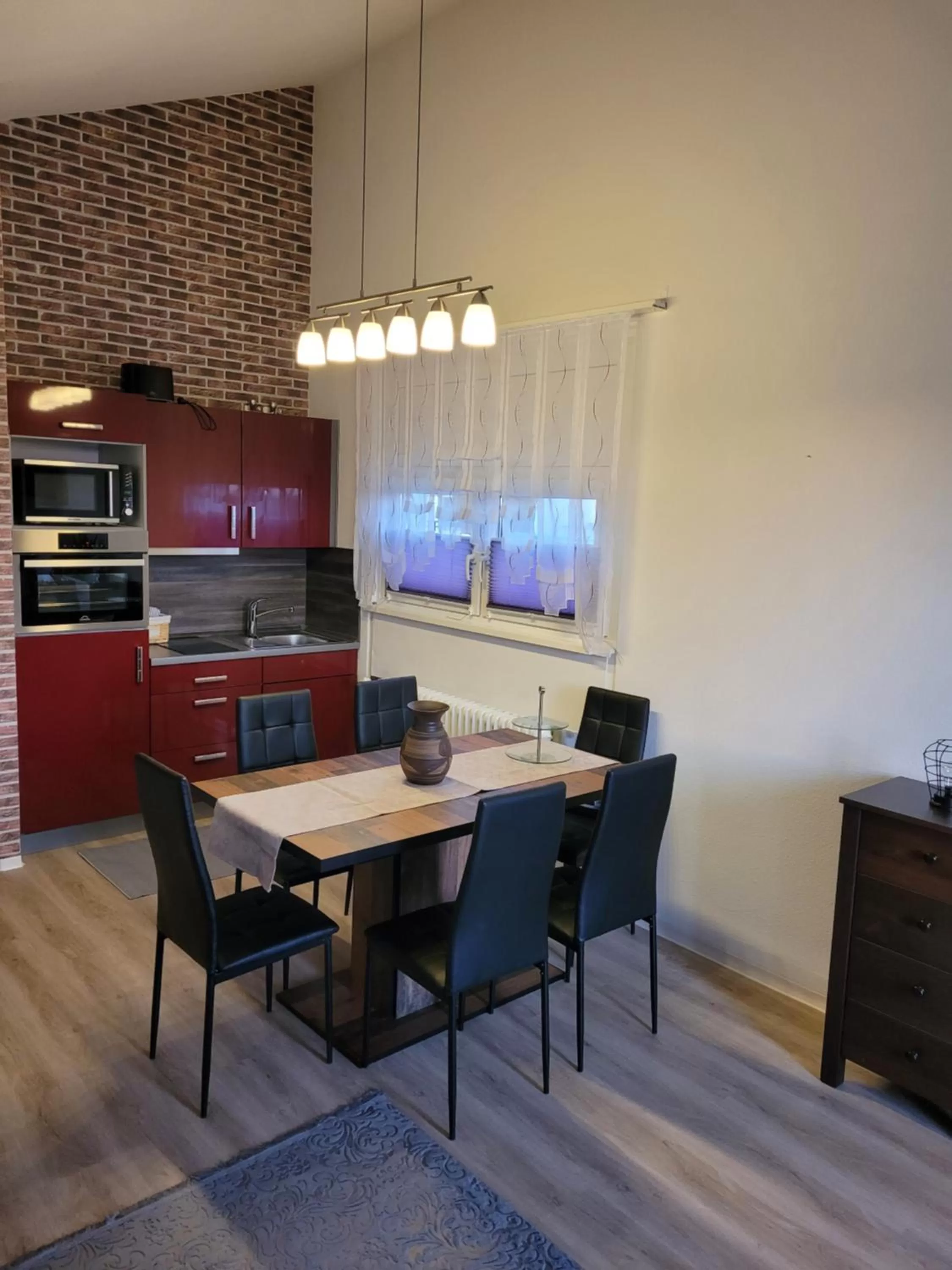 Dining area in King Panorama mit Netflix