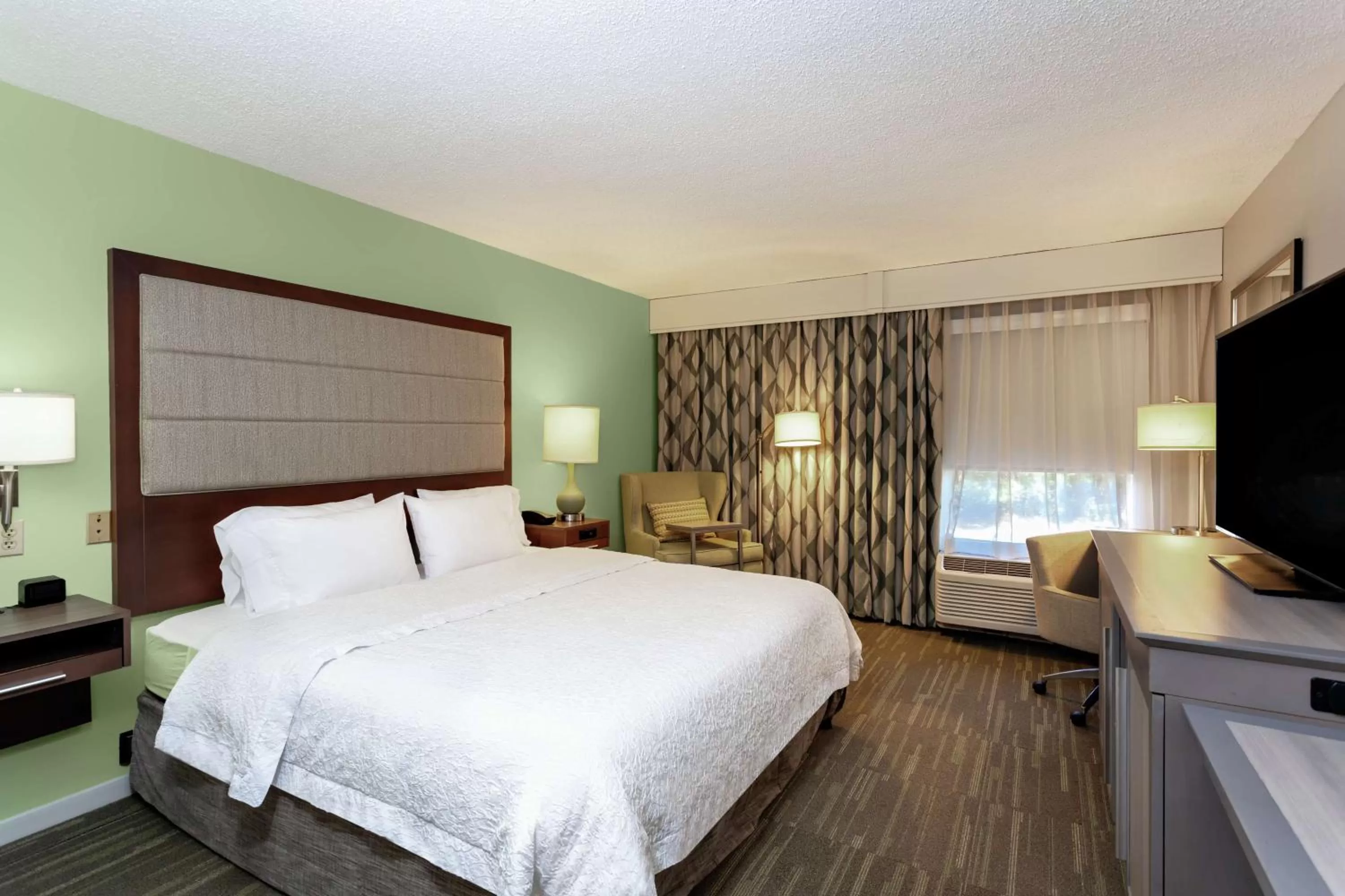 Bedroom, Bed in Hampton Inn Melbourne